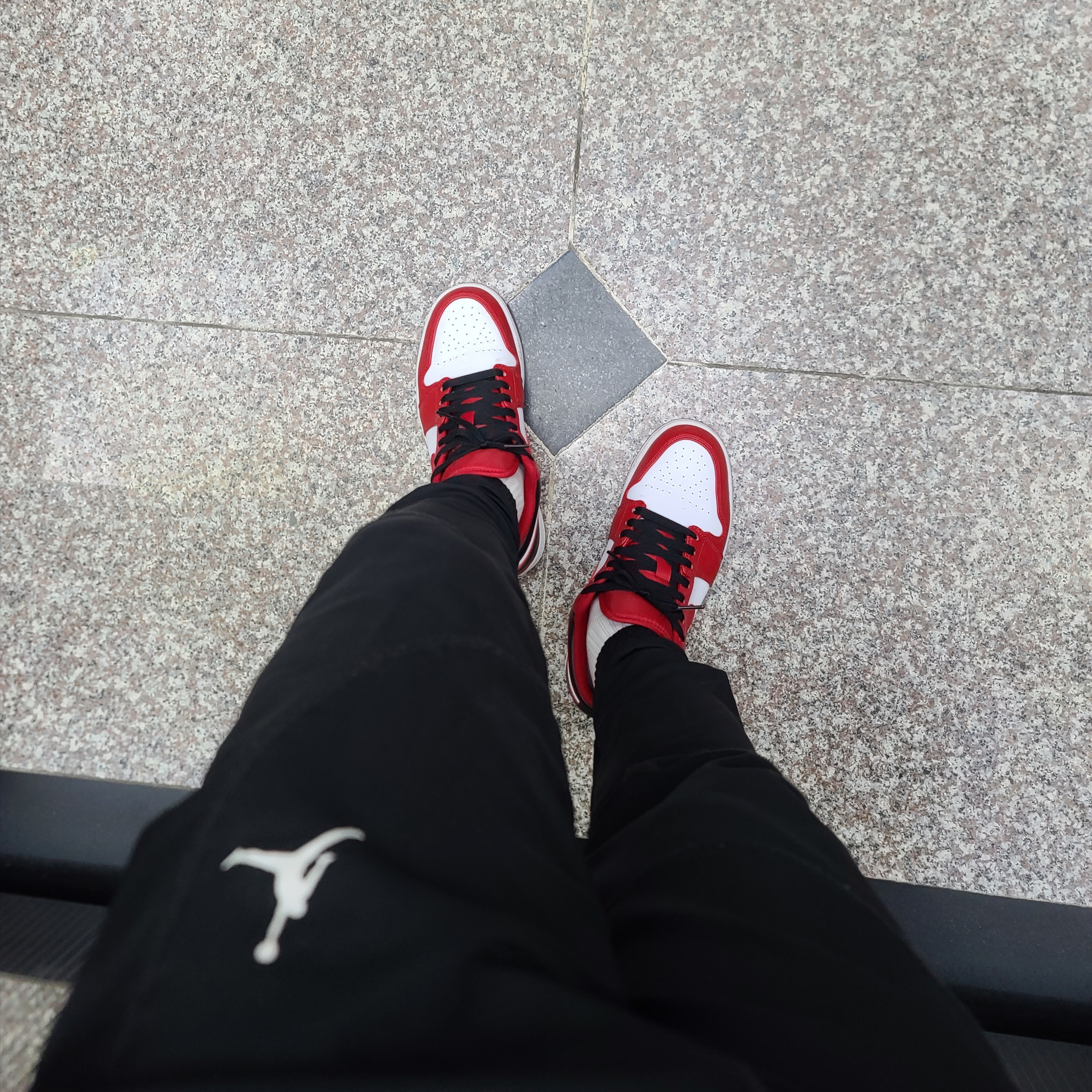 Jordan 1 Low White Gym Red Black 착용 스타일