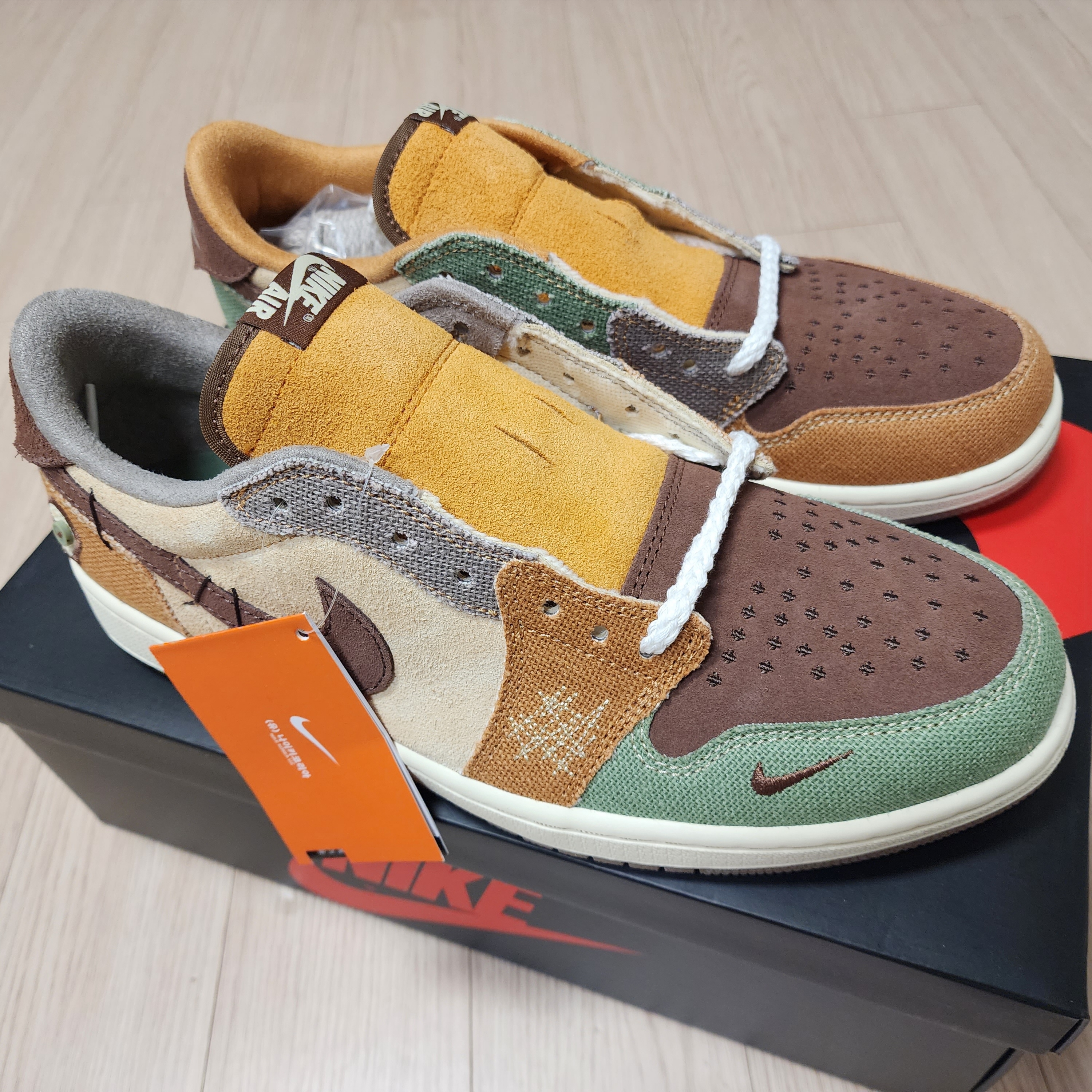 Jordan 1 x Zion Williamson Retro Low OG Flax and Oil Green 착용 스타일 - 1