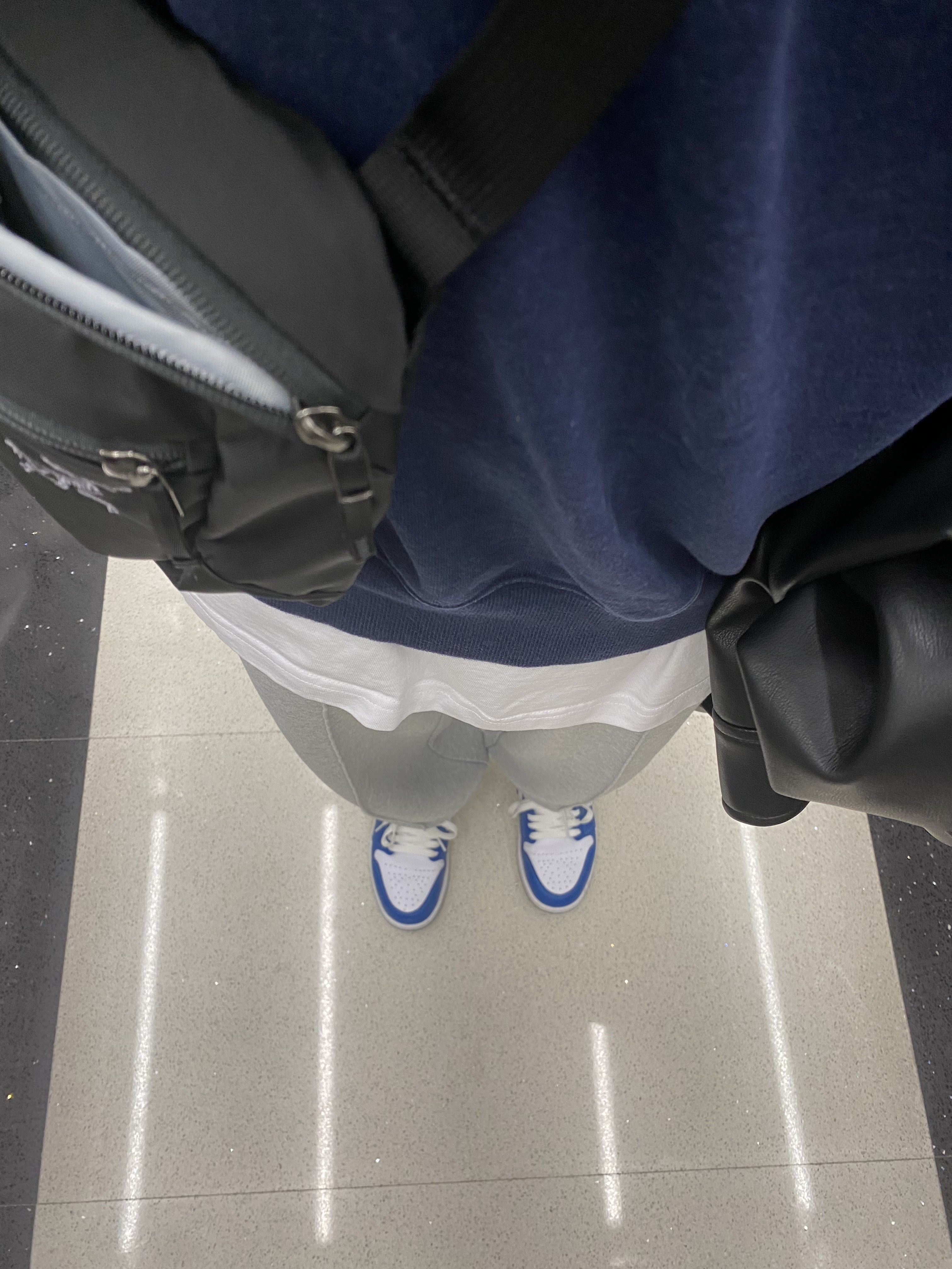 (W) Jordan 1 Low White Dark Marina Blue, Arc'teryx Mantis 2 Waistpack Black 착용 스타일