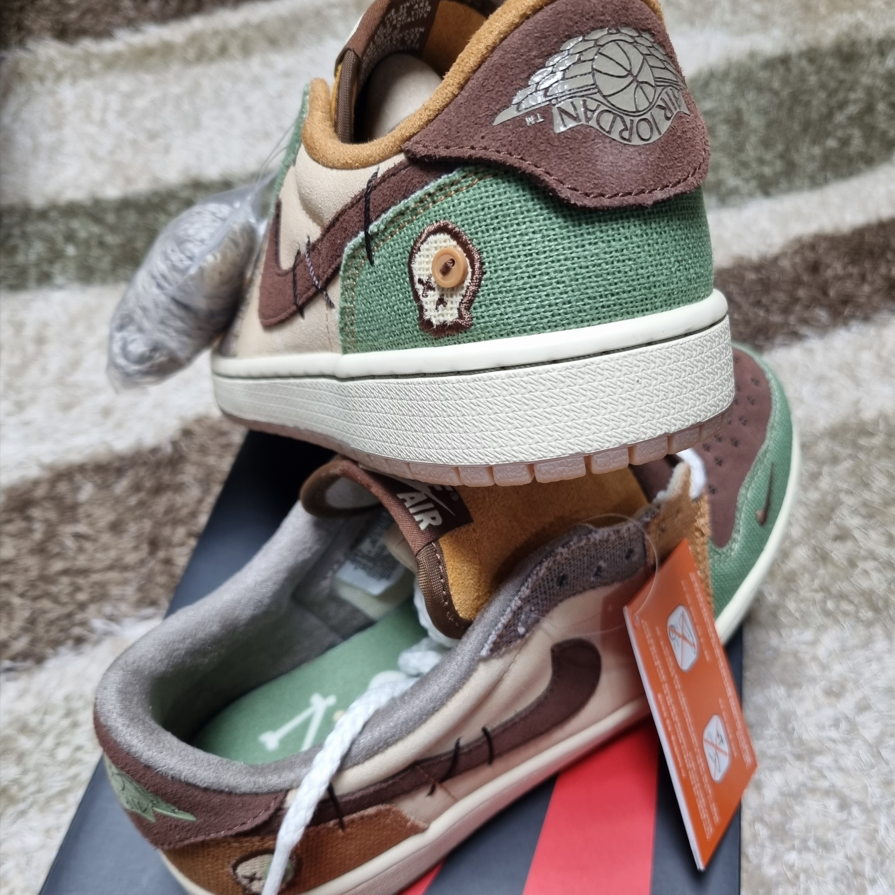 Jordan 1 x Zion Williamson Retro Low OG Flax and Oil Green 착용 스타일 - 3