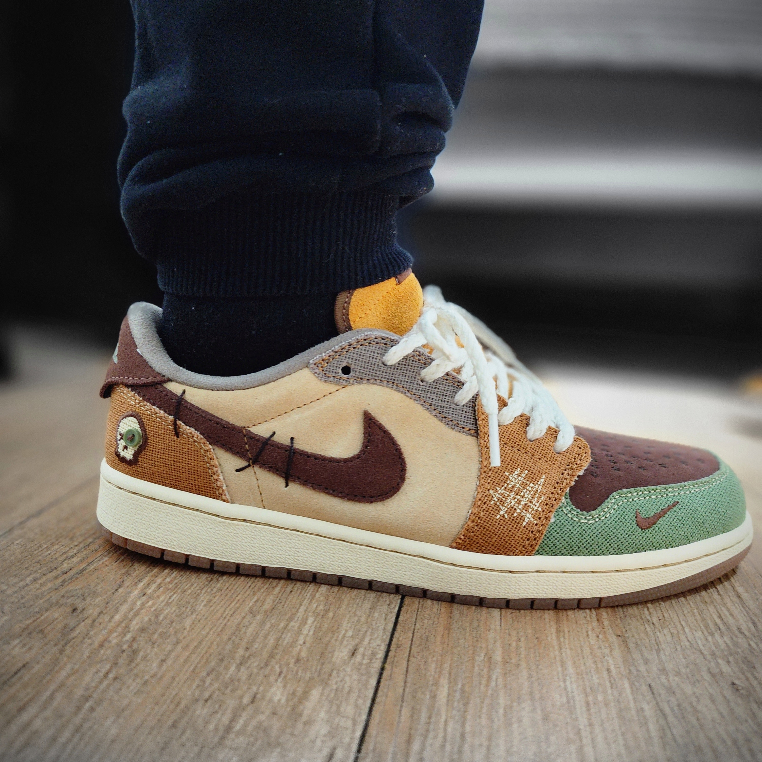 Jordan 1 x Zion Williamson Retro Low OG Flax and Oil Green 착용 스타일 - 1