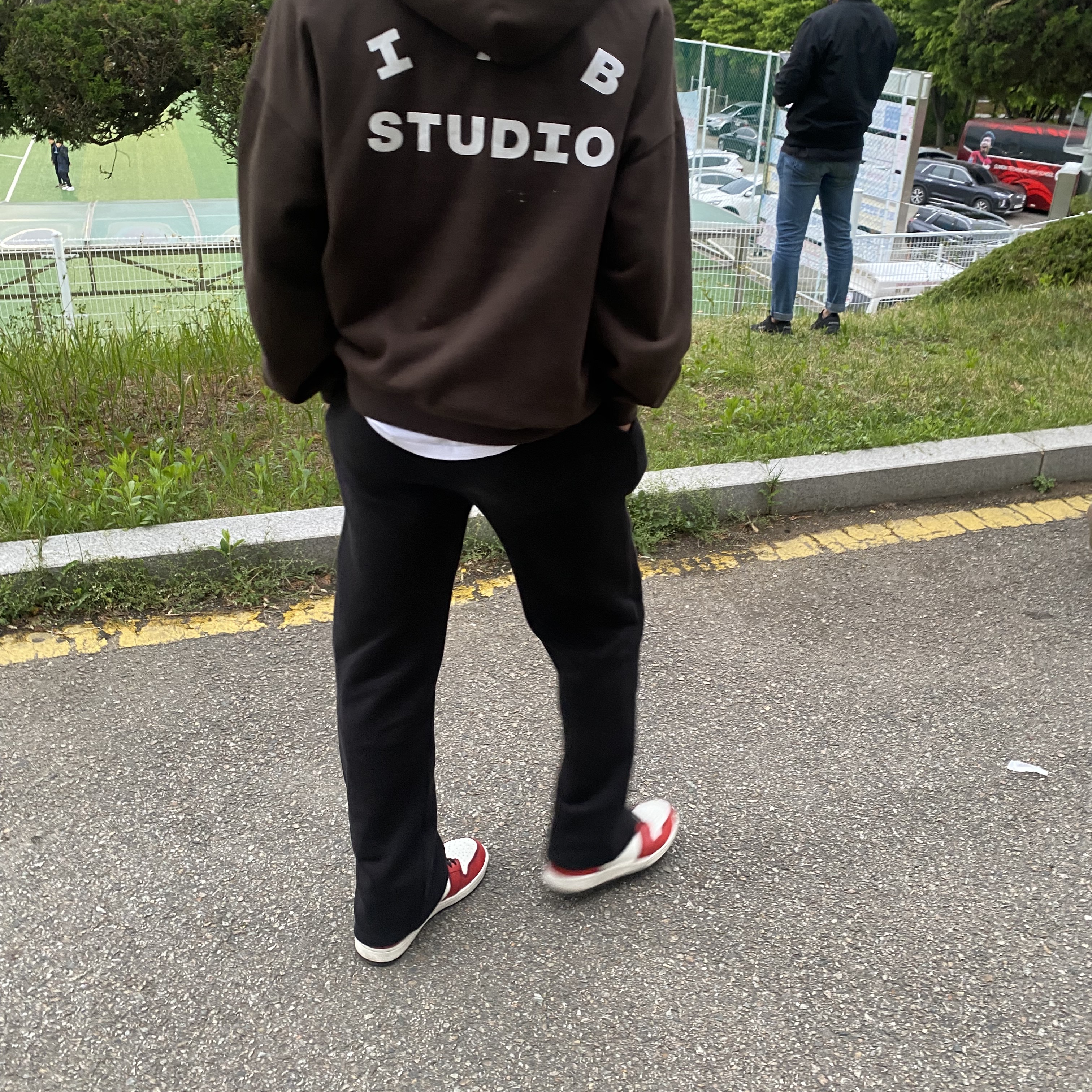 IAB Studio Hoodie Brown, Nike x Peaceminusone Air Force 1 Low Para-Noise 착용 스타일 - 2