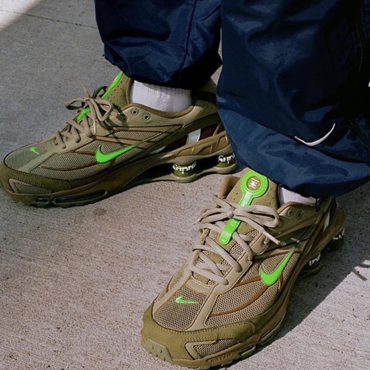 Nike x Supreme Shox Ride 2 SP Neutral Olive 착용 스타일 - 3