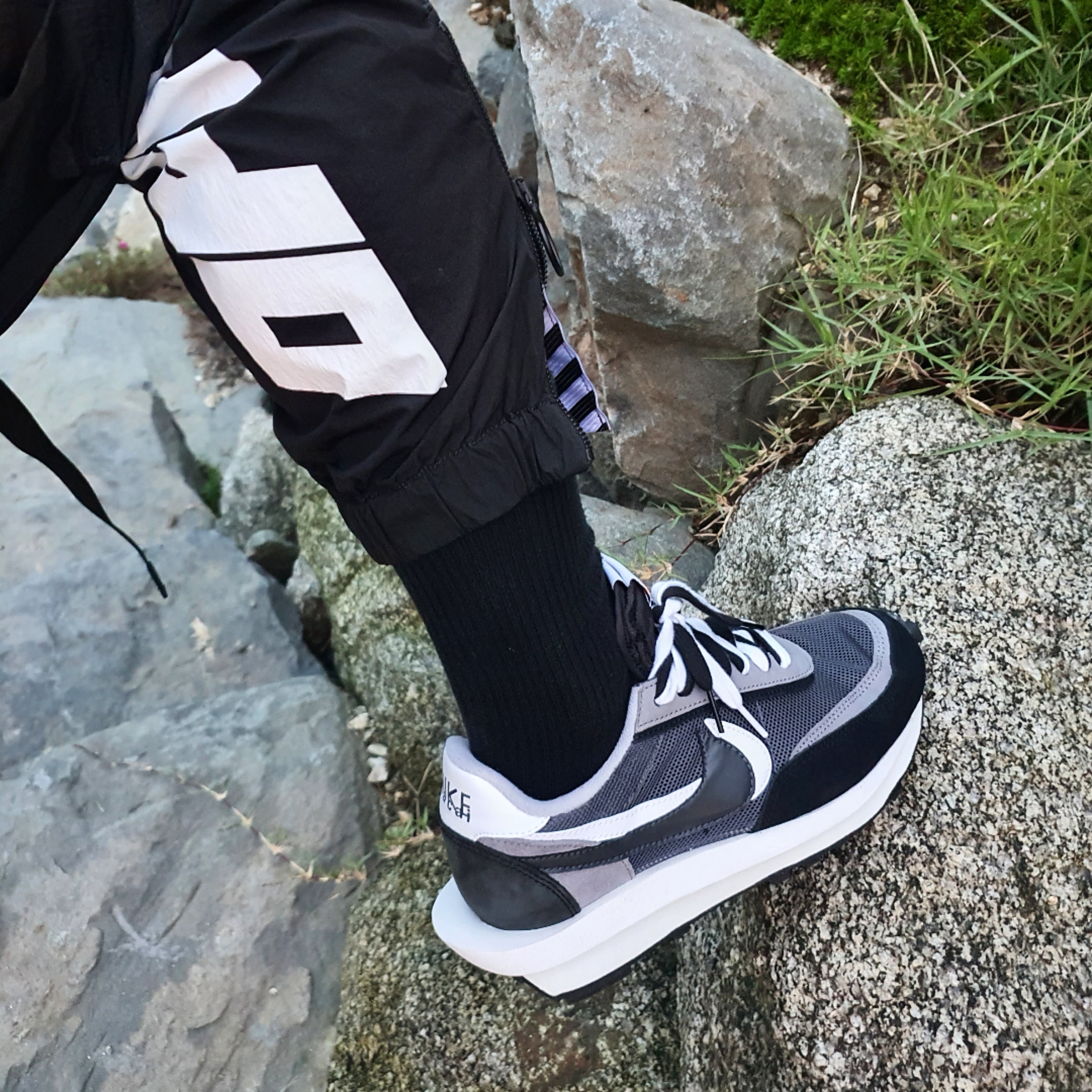 Nike x Sacai LDWaffle Black 착용 스타일