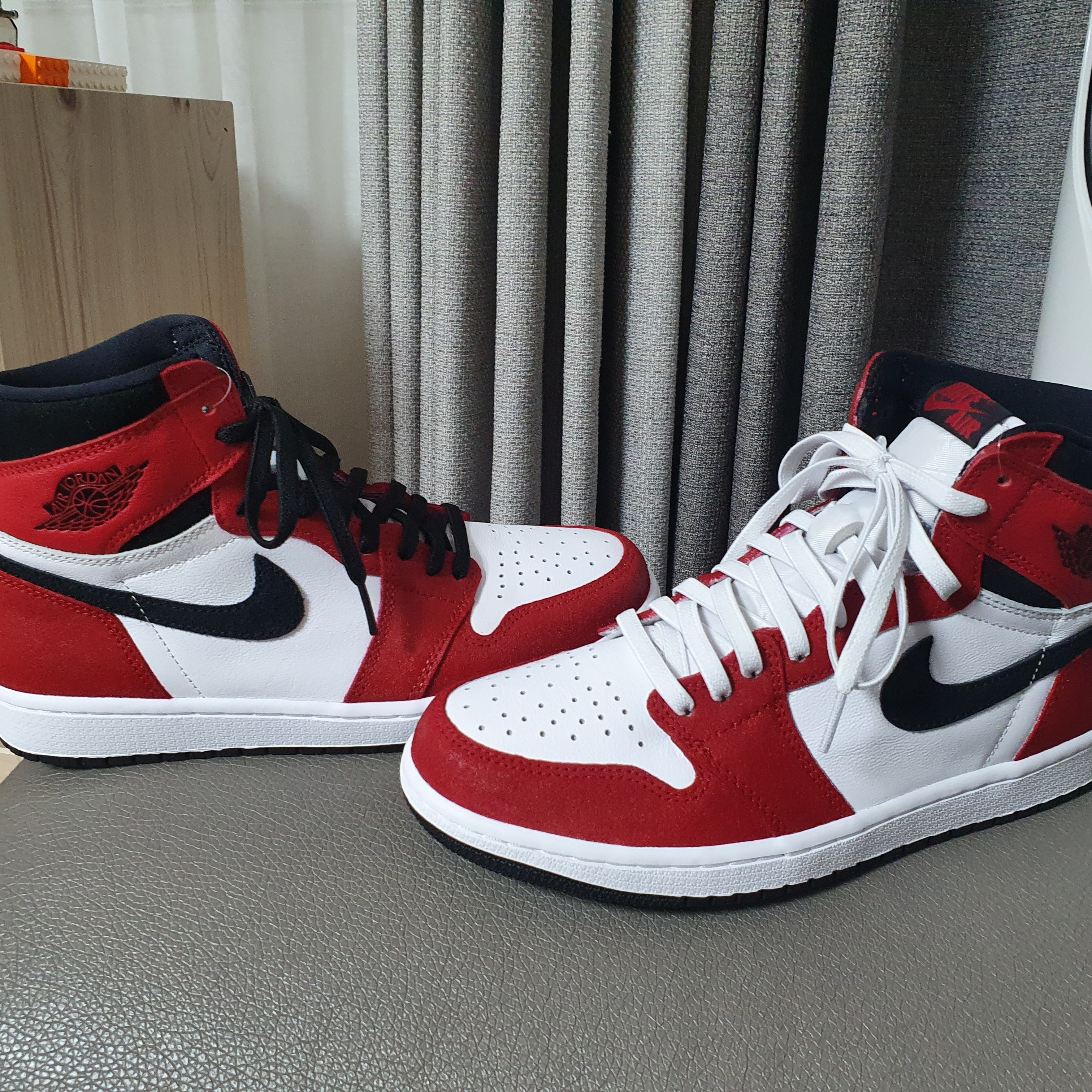 Jordan 1 Retro High OG Light Smoke Grey, Jordan 1 Retro High OG Chicago 2022 착용 스타일 - 3