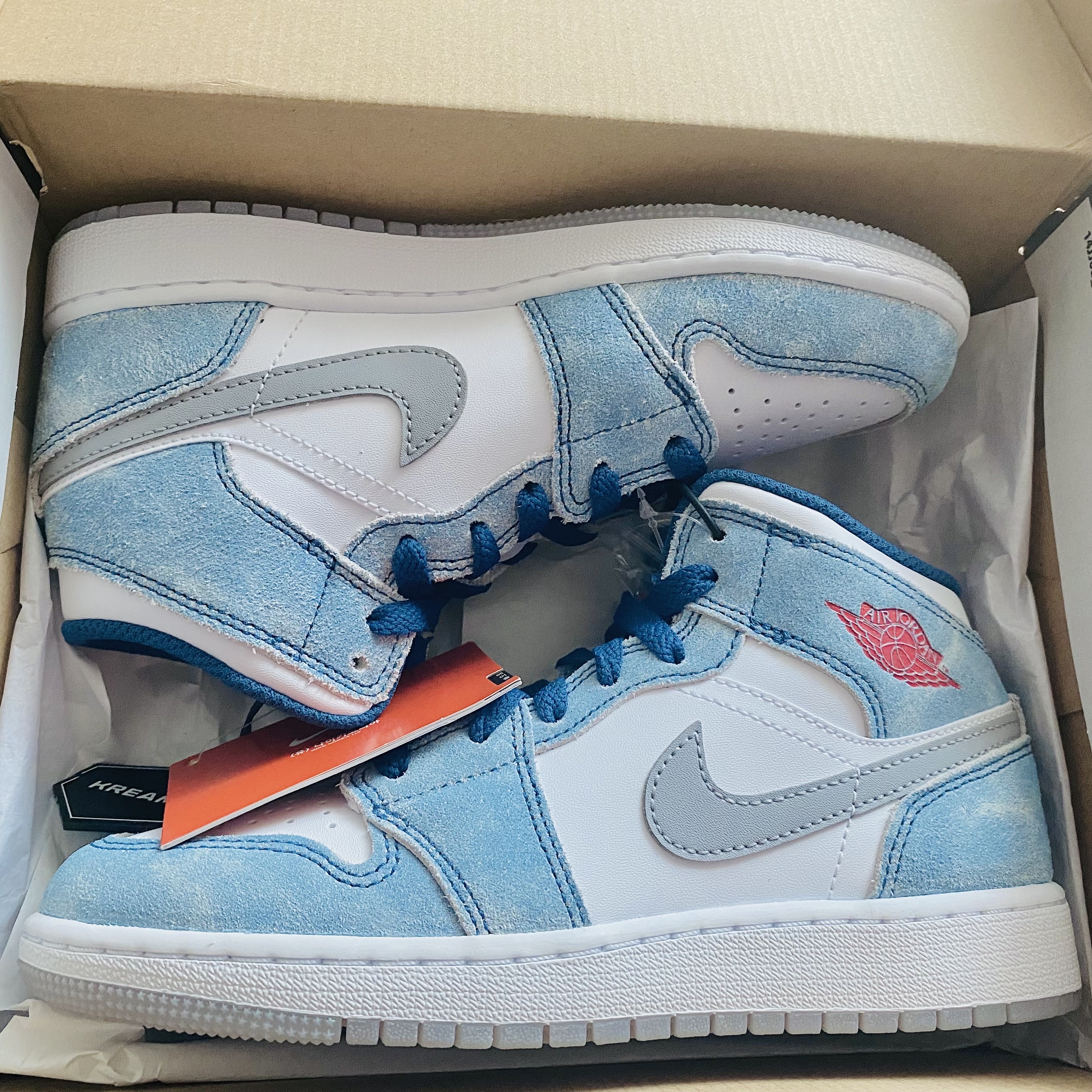 Jordan 1 Mid SE French Blue Fire Red 착용 스타일