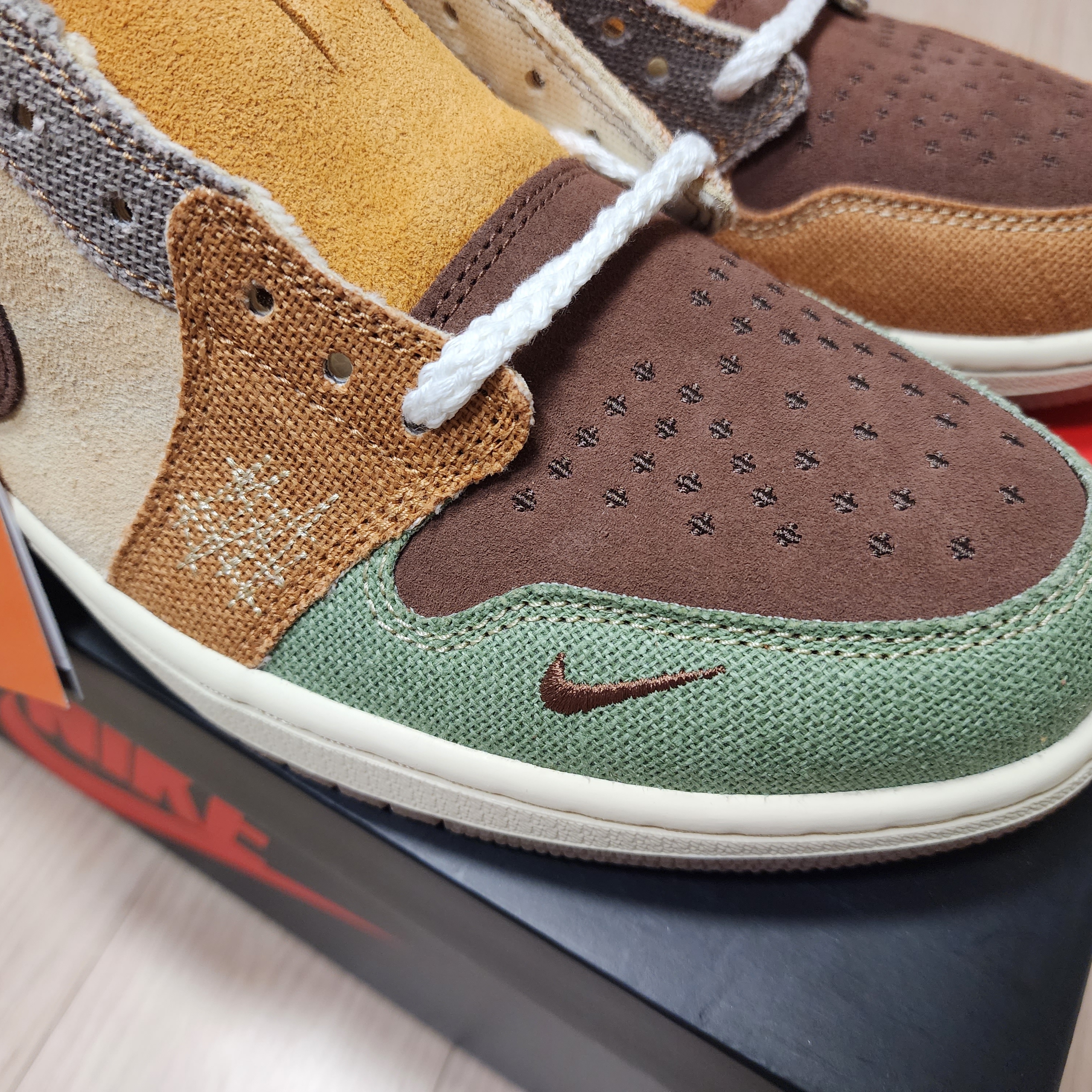 Jordan 1 x Zion Williamson Retro Low OG Flax and Oil Green 착용 스타일 - 5