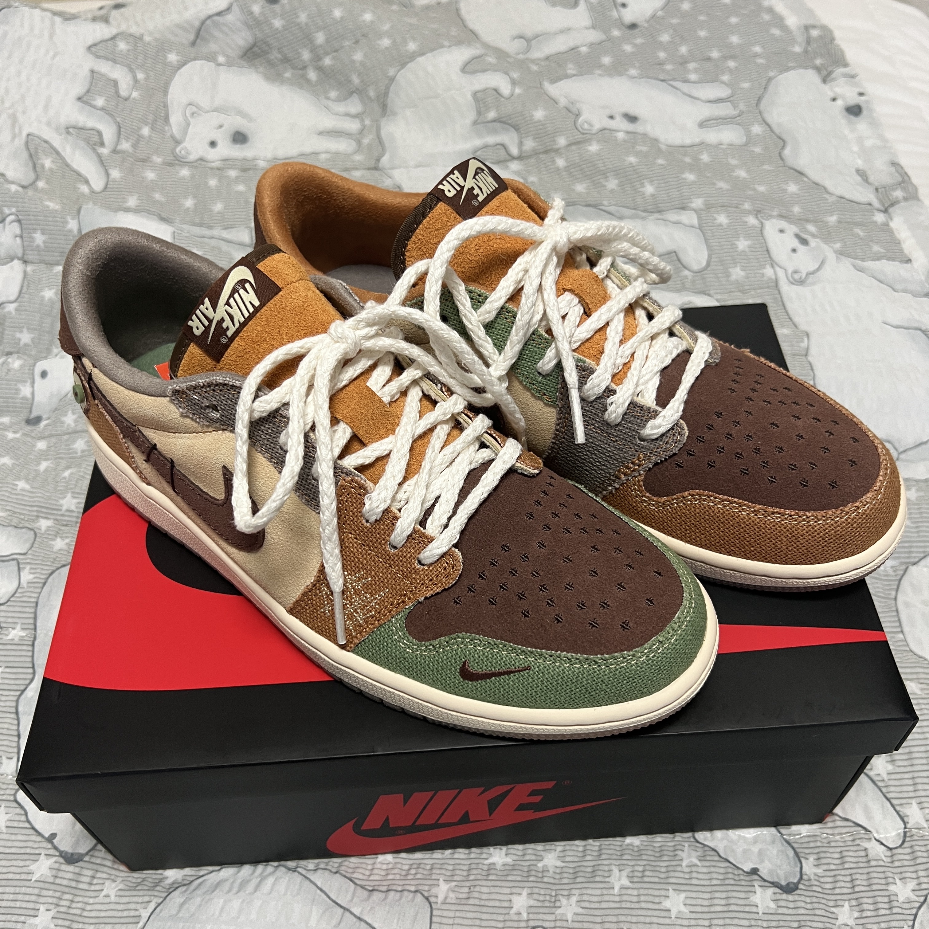 Jordan 1 x Zion Williamson Retro Low OG Flax and Oil Green 착용 스타일 - 2