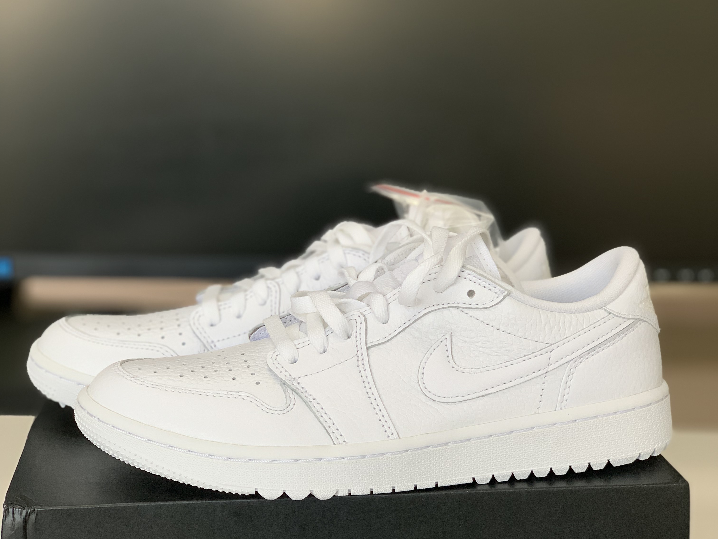 Jordan 1 Low Golf Triple White 착용 스타일 - 3