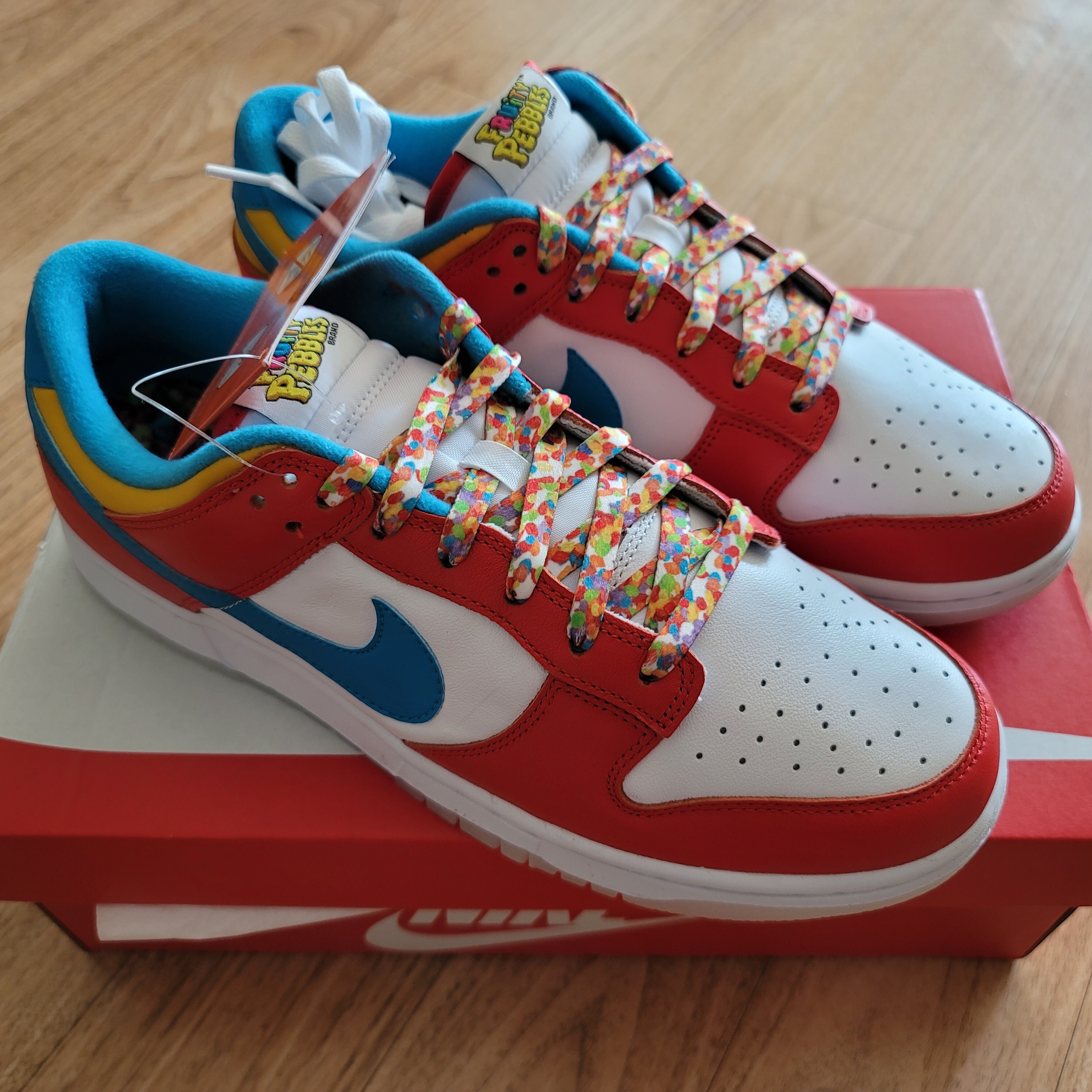 Nike x LeBron James x Fruity Pebbles Dunk Low QS Habanero Red 착용 스타일 - 3