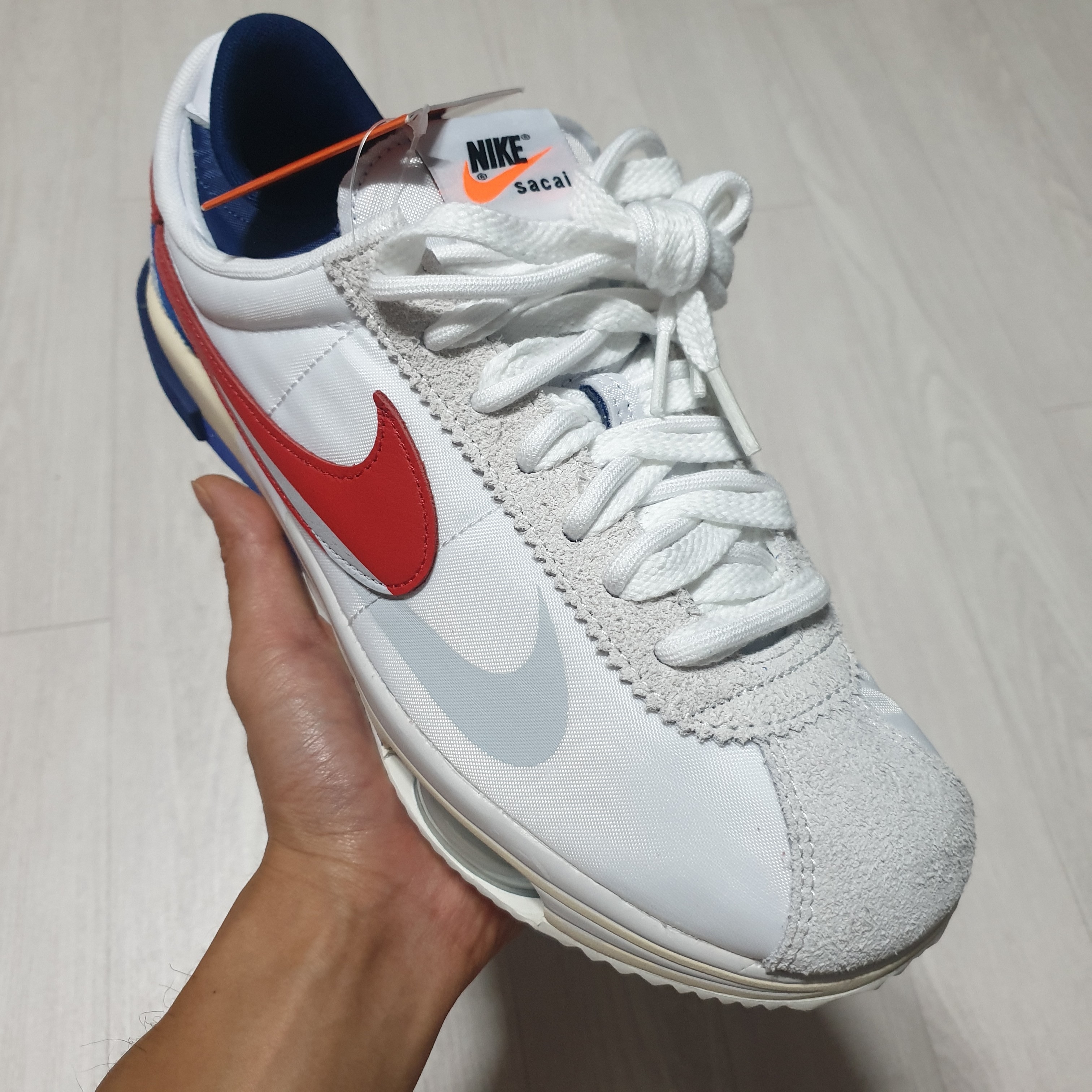 (W) Gucci GG Embossed Sneakers White, Nike x Sacai Zoom Cortez SP White and University Red 착용 스타일 - 2