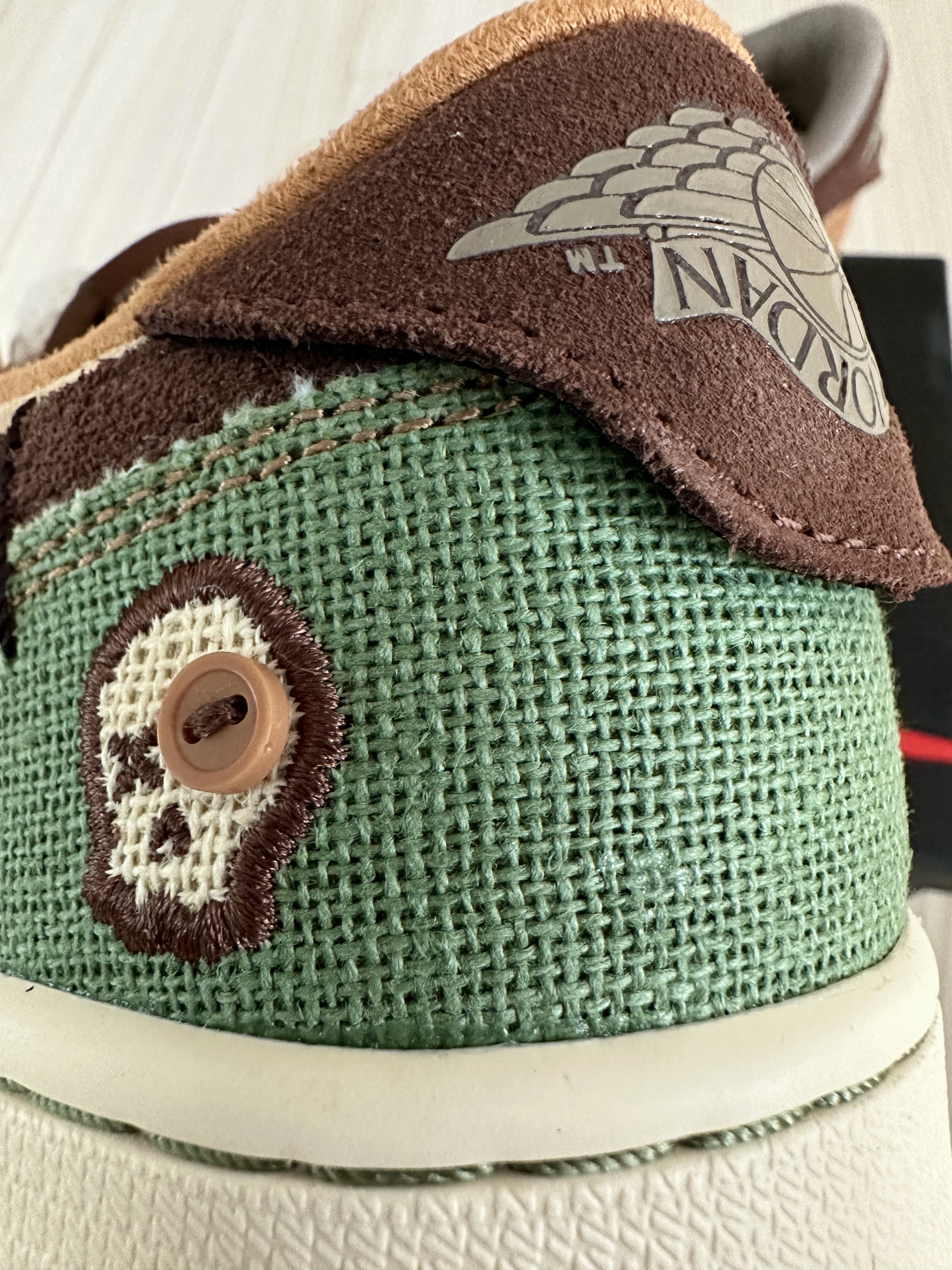 Jordan 1 x Zion Williamson Retro Low OG Flax and Oil Green 착용 스타일 - 2