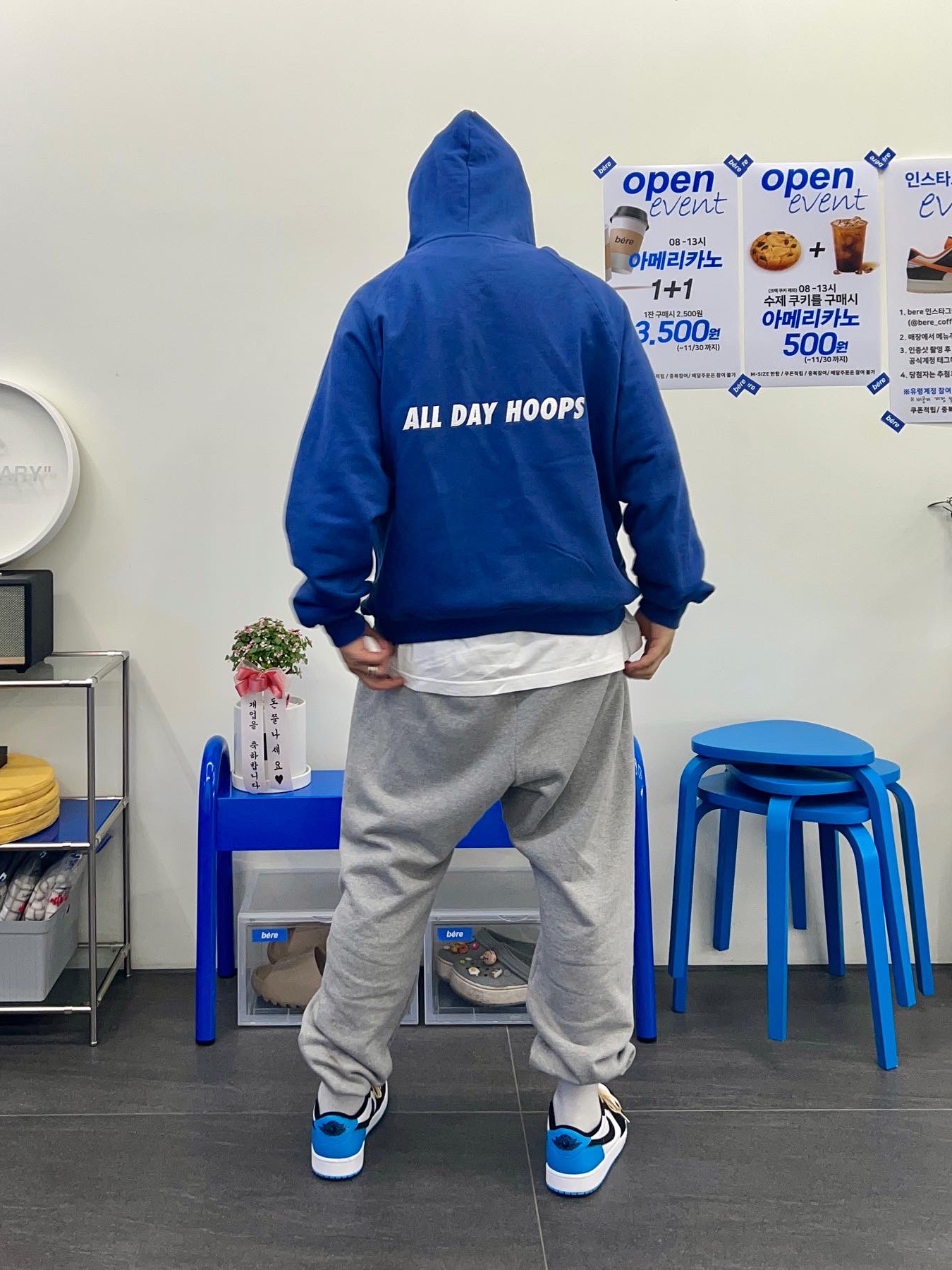 Jordan 1 Retro Low OG Black and Dark Powder Blue, Supreme Wool S Logo 6-Panel Blue - 21FW 착용 스타일 - 2
