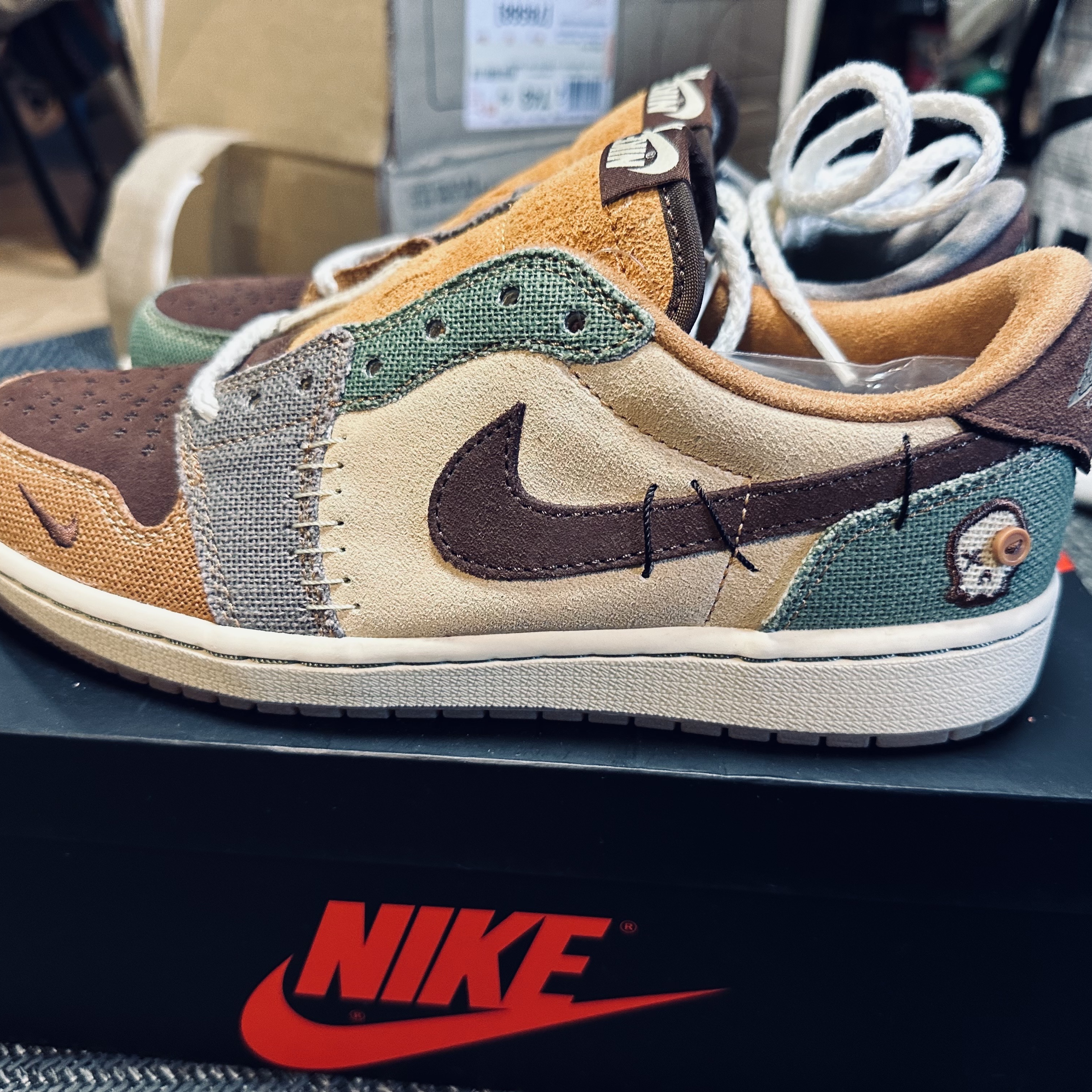 Jordan 1 x Zion Williamson Retro Low OG Flax and Oil Green 착용 스타일 - 1