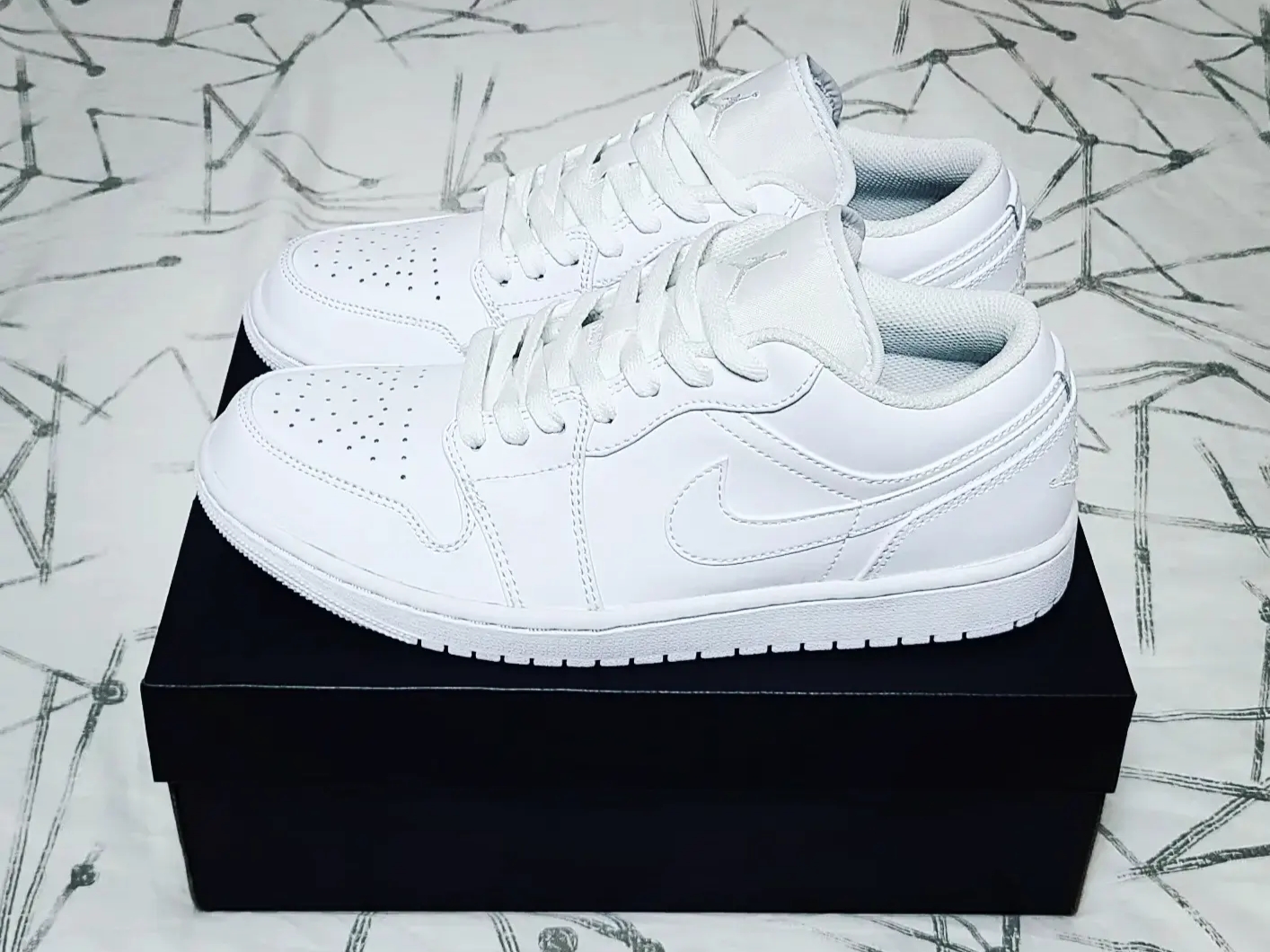 Jordan 1 Low Triple White 착용 스타일 - 2