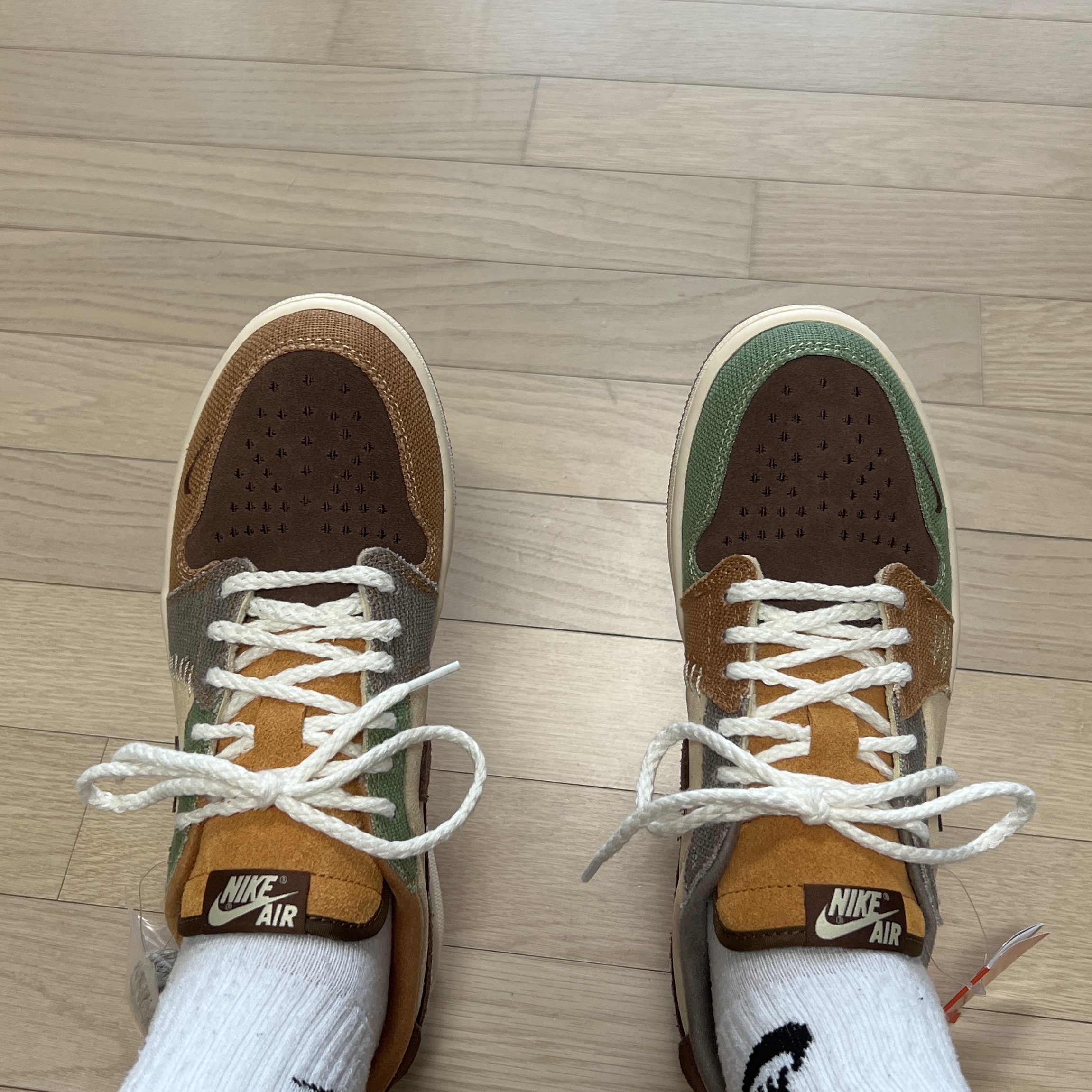Jordan 1 x Zion Williamson Retro Low OG Flax and Oil Green 착용 스타일 - 4