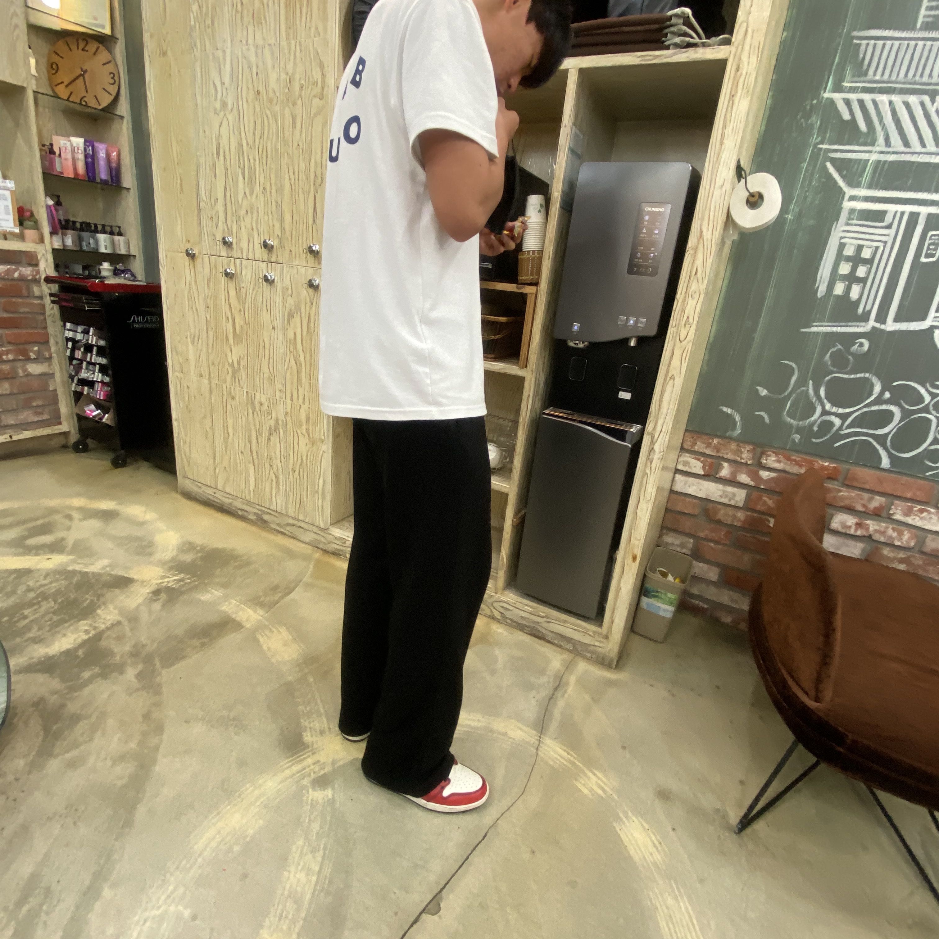 IAB Studio T-Shirt White, Jordan 1 Retro High OG Defiant SB LA to Chicago 착용 스타일 - 4