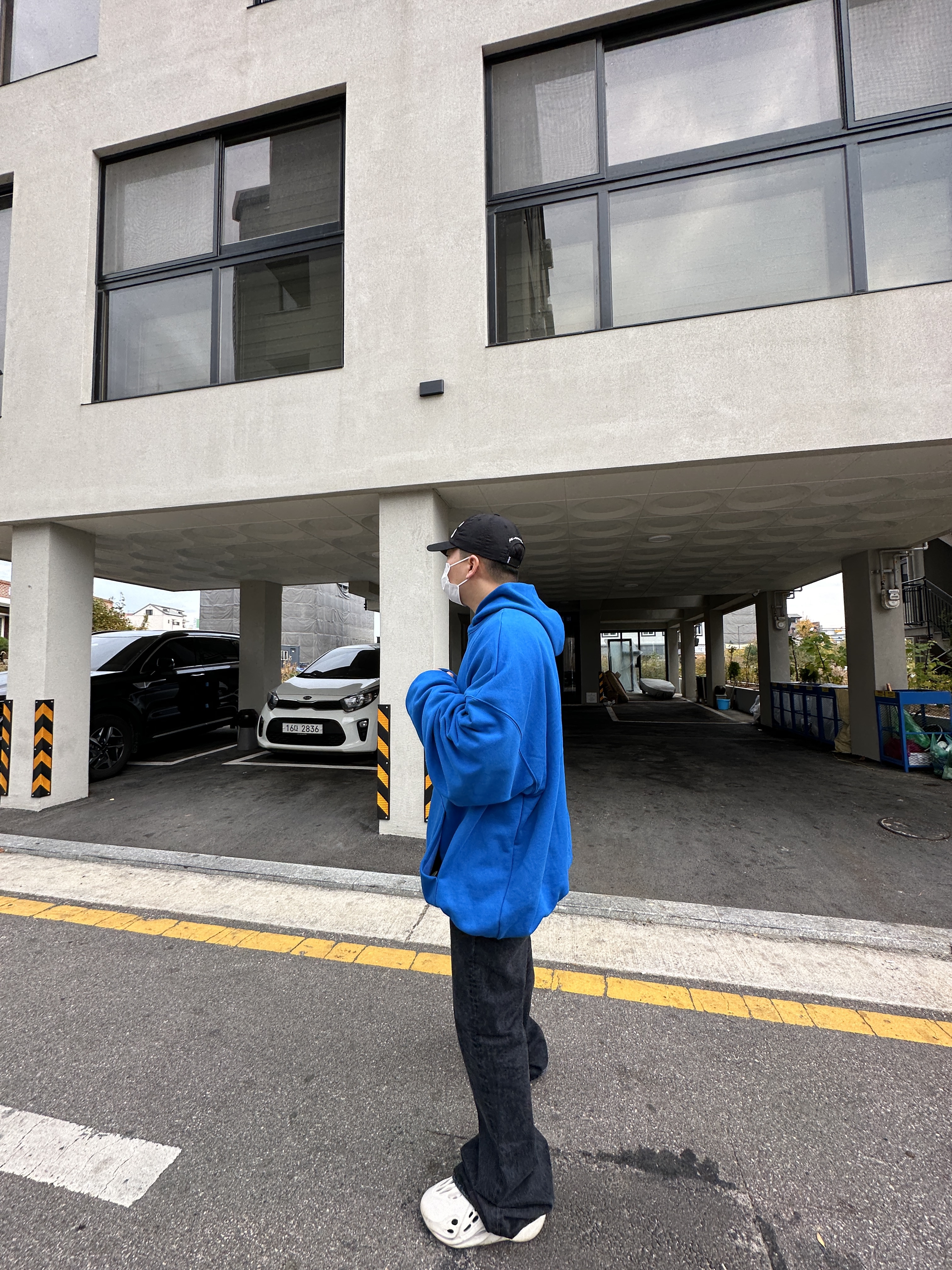 Maison Mihara Yasuhiro Blakey VL OG Sole Canvas Low-top Sneakers White, Adidas Yeezy Foam RNNR Ararat 착용 스타일 - 3