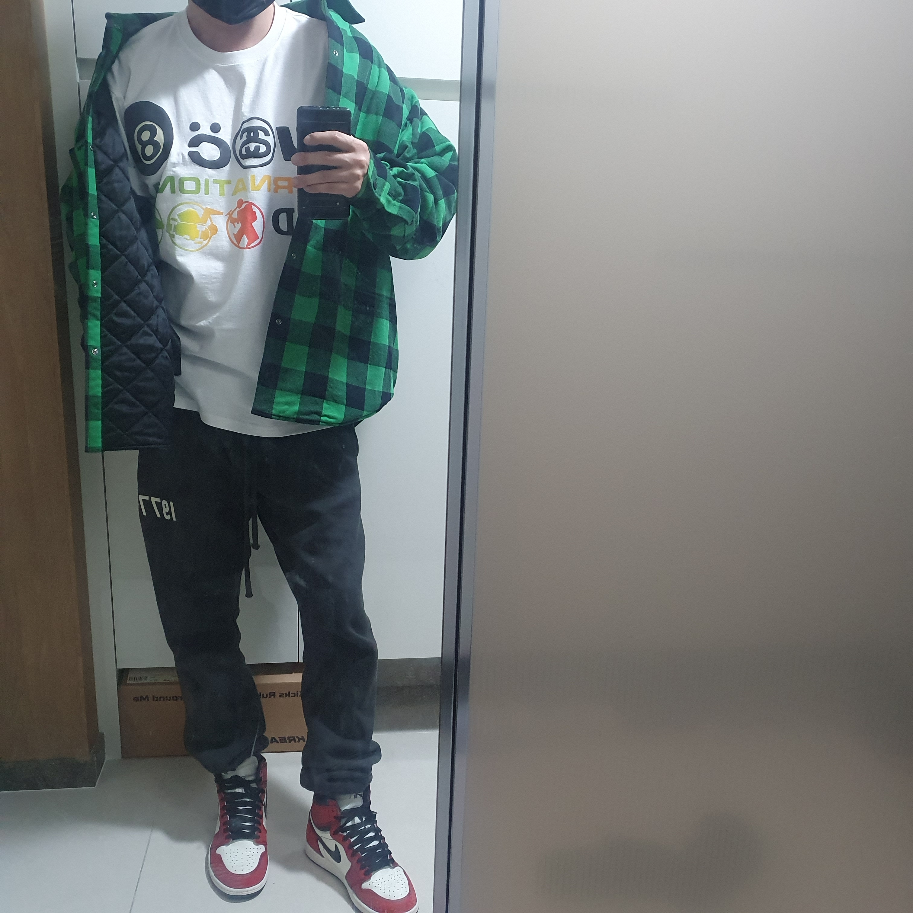 Jordan 1 Retro High OG Defiant SB LA to Chicago, Essentials 1977 Sweatpants Iron - 22SS 착용 스타일 - 1