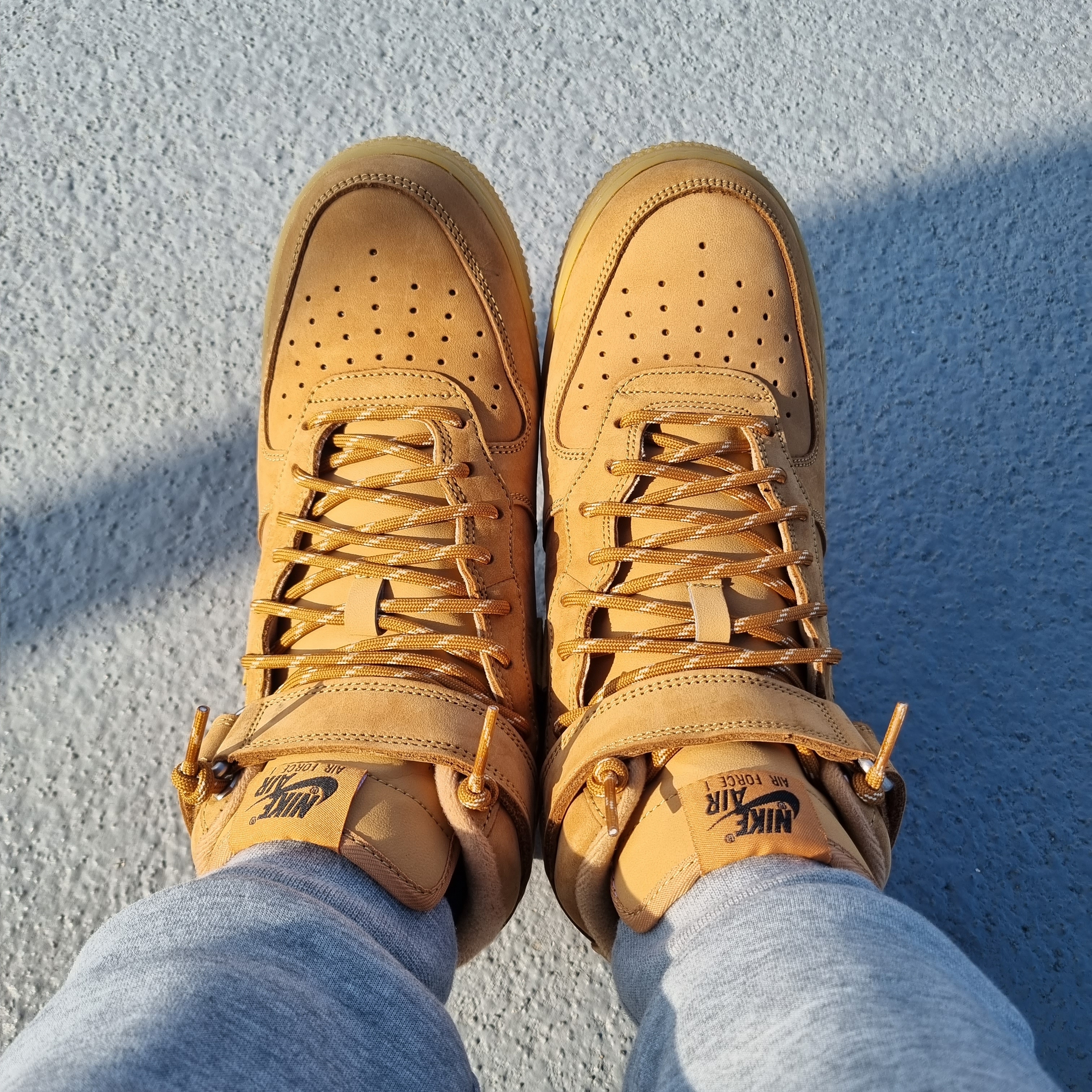 Nike Air Force 1 Mid '07 WB Flax 착용 스타일