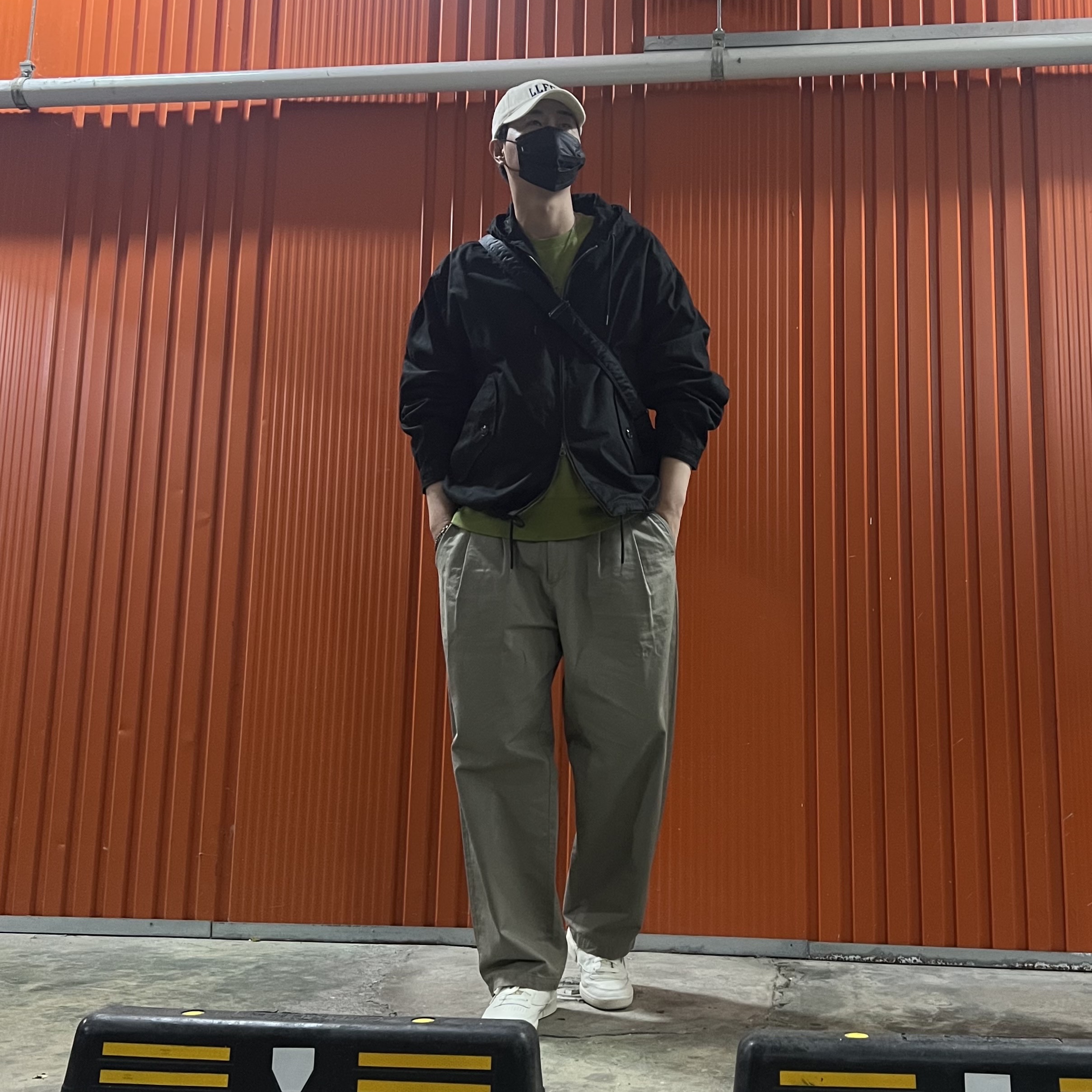 Porter Tanker Shoulder Bag L Black, Reebok Club C 85 Vintage Chalk Green 착용 스타일