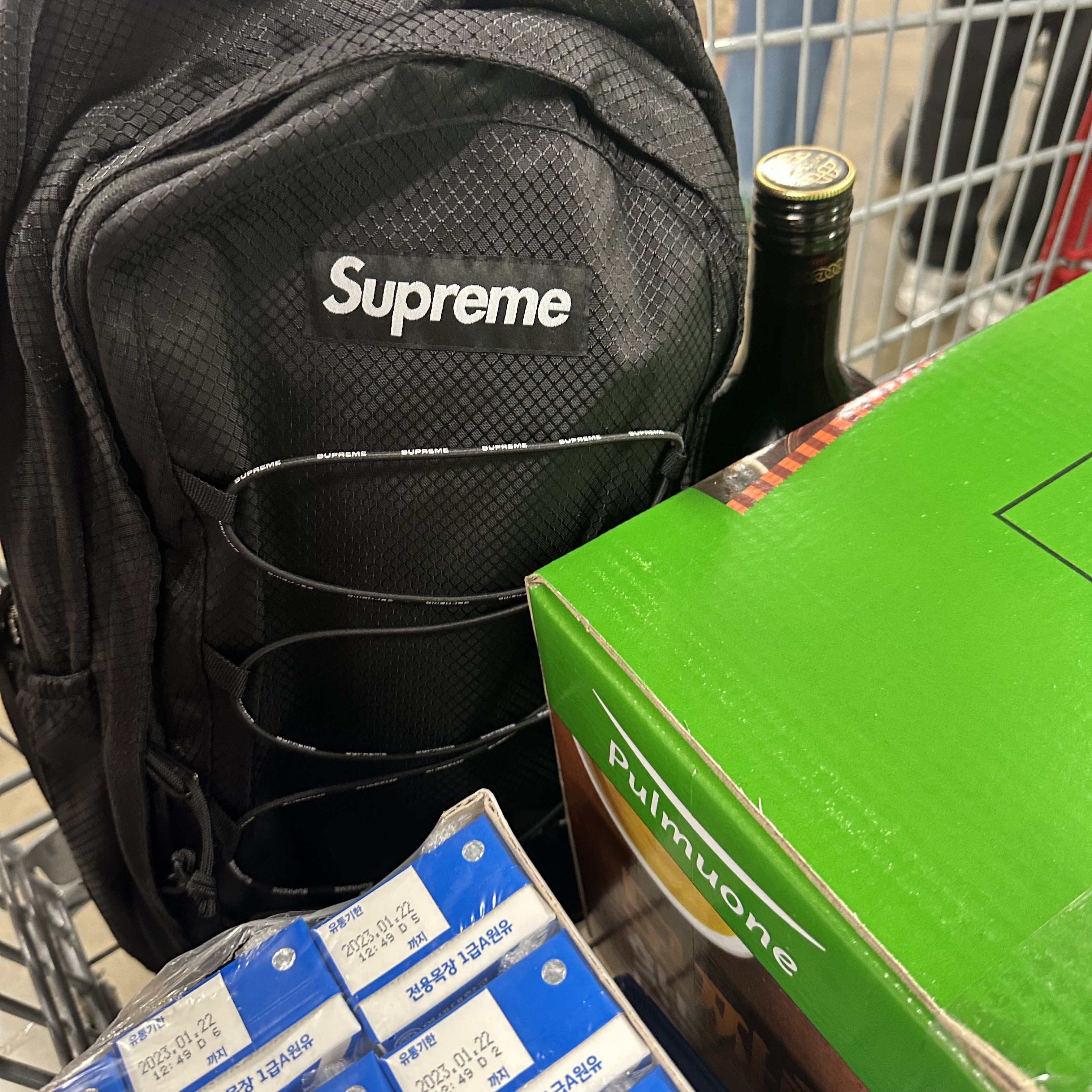 Supreme Backpack Black - 22SS 착용 스타일