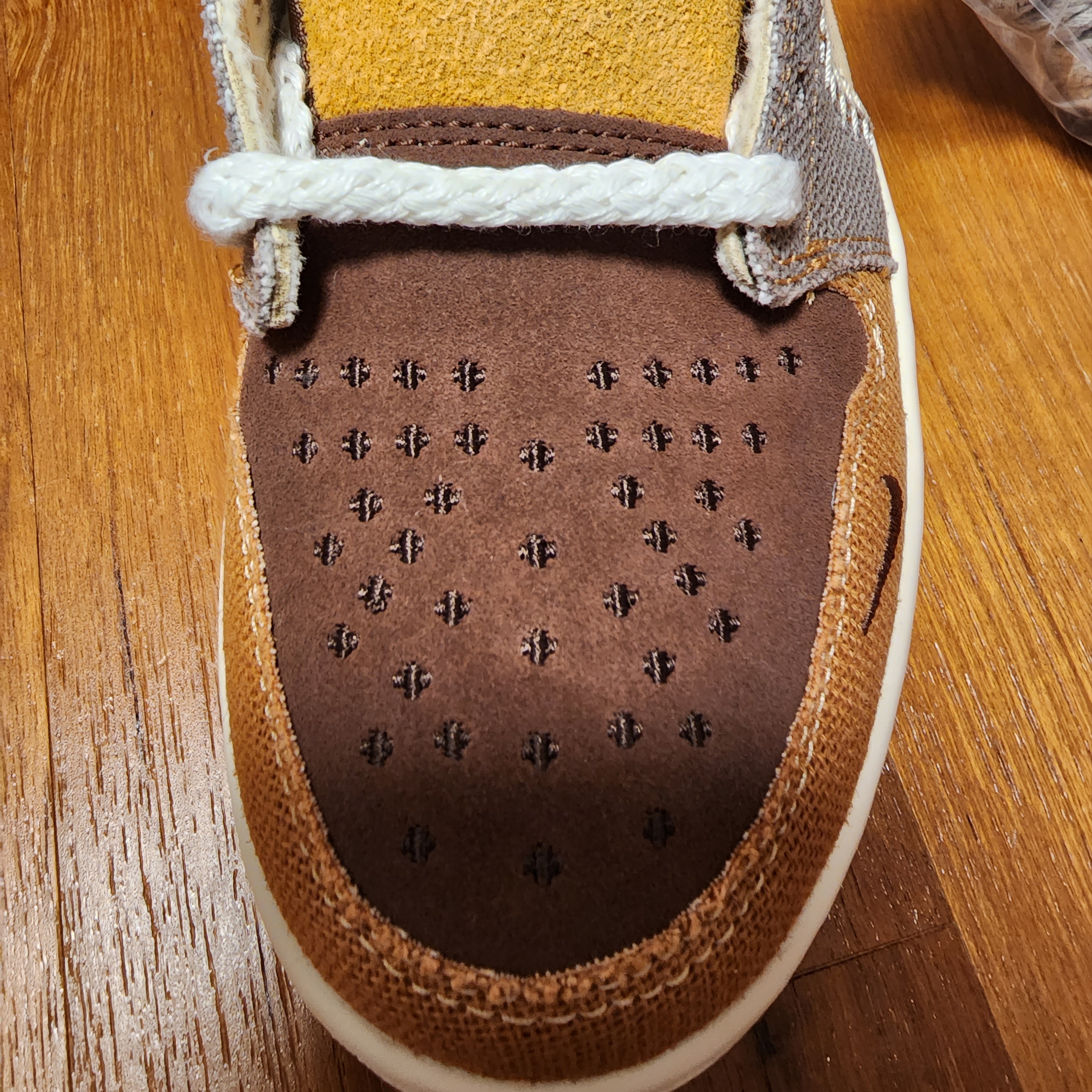 Jordan 1 x Zion Williamson Retro Low OG Flax and Oil Green 착용 스타일 - 4
