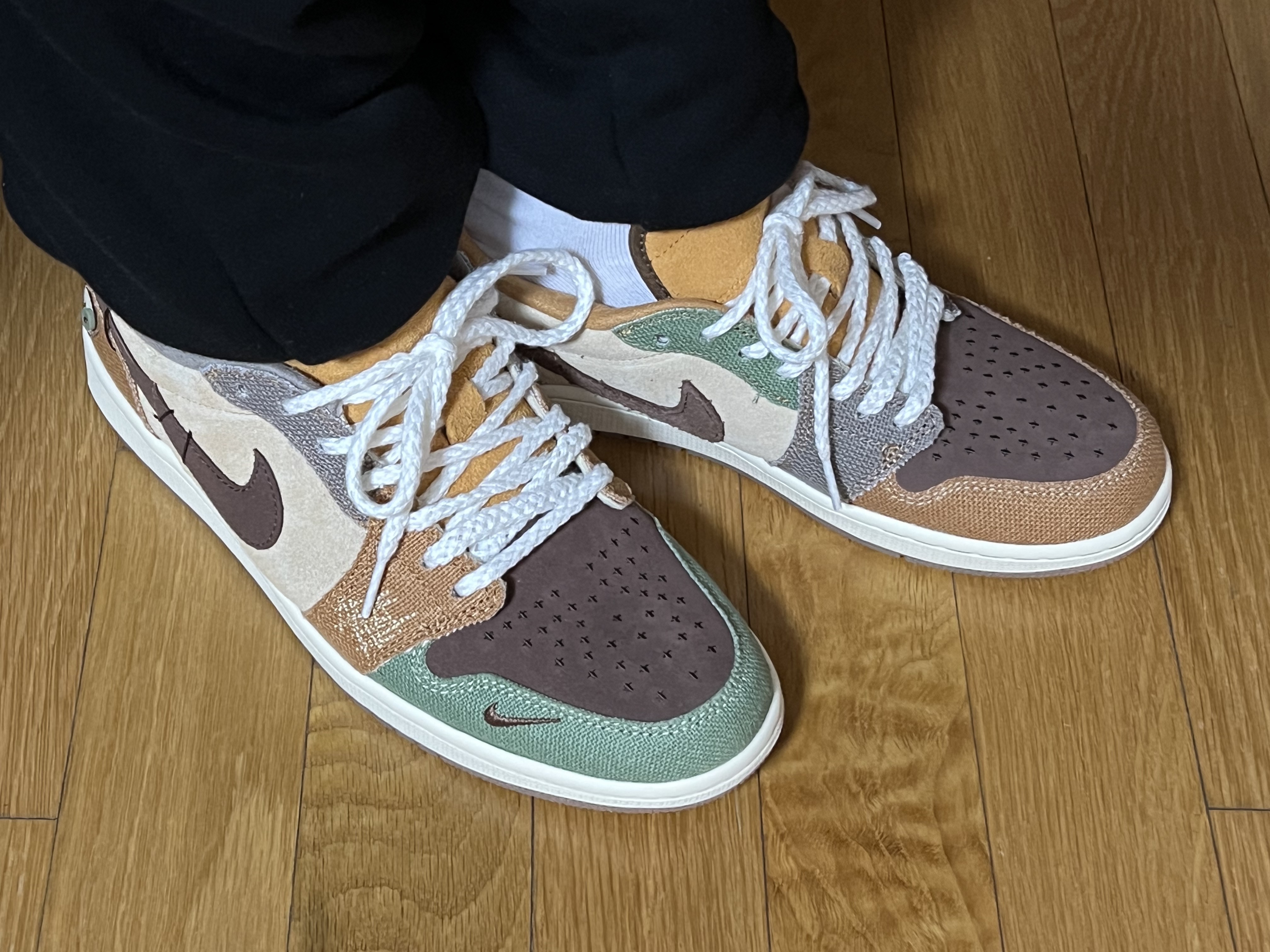 Jordan 1 x Zion Williamson Retro Low OG Flax and Oil Green 착용 스타일 - 3