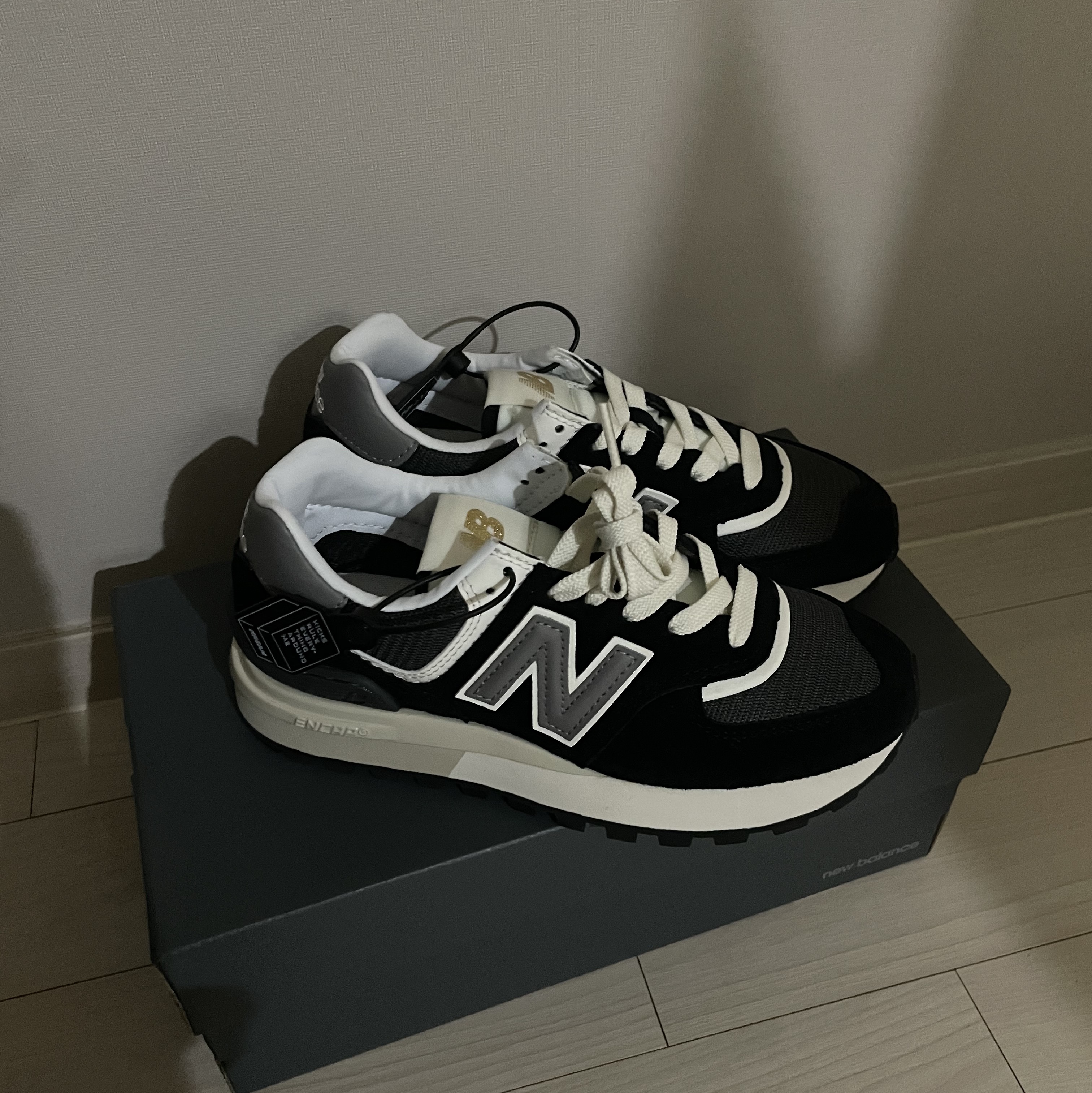 New Balance 574 Legacy Black 착용 스타일