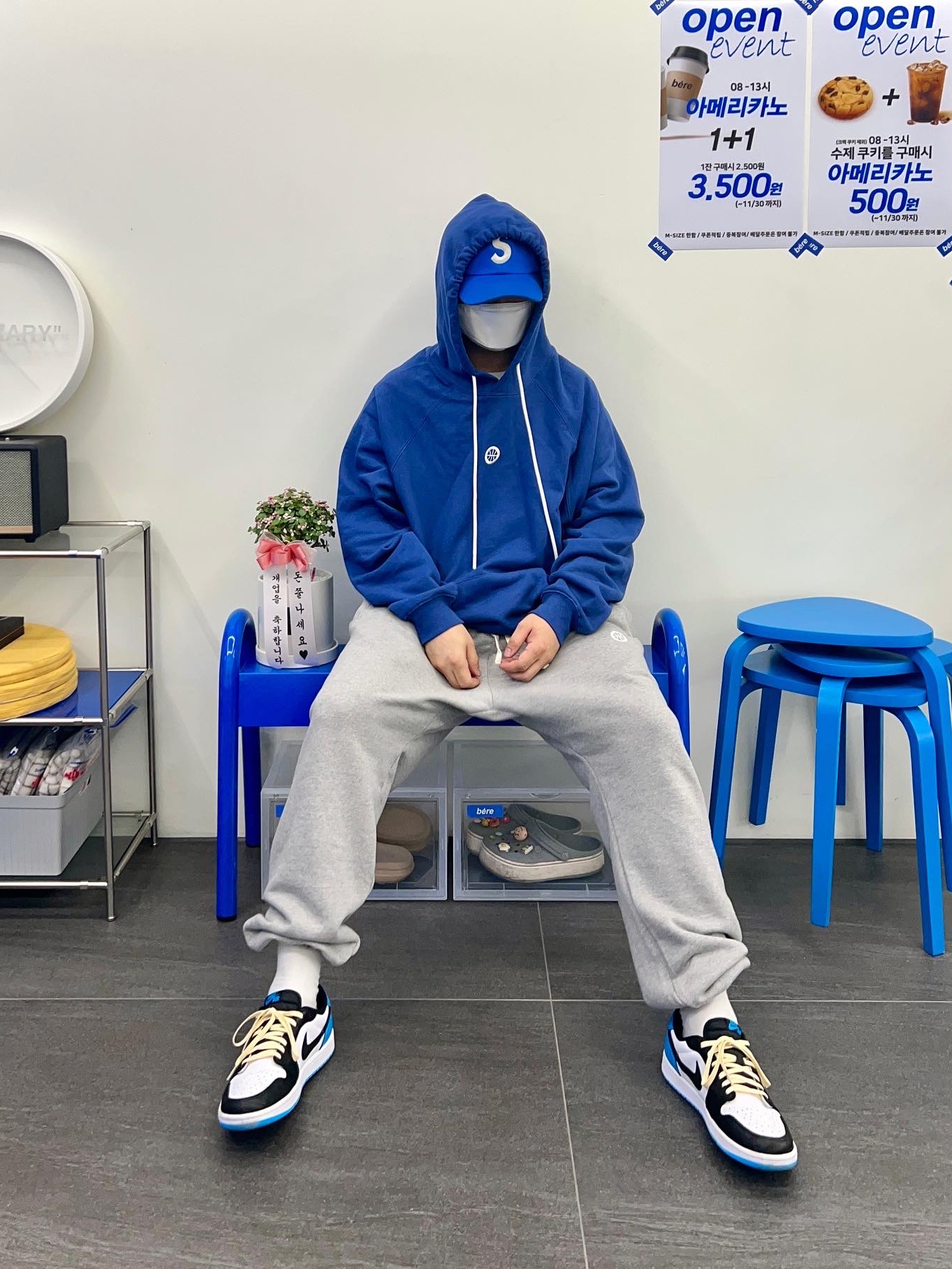 Jordan 1 Retro Low OG Black and Dark Powder Blue, Supreme Wool S Logo 6-Panel Blue - 21FW 착용 스타일 - 1