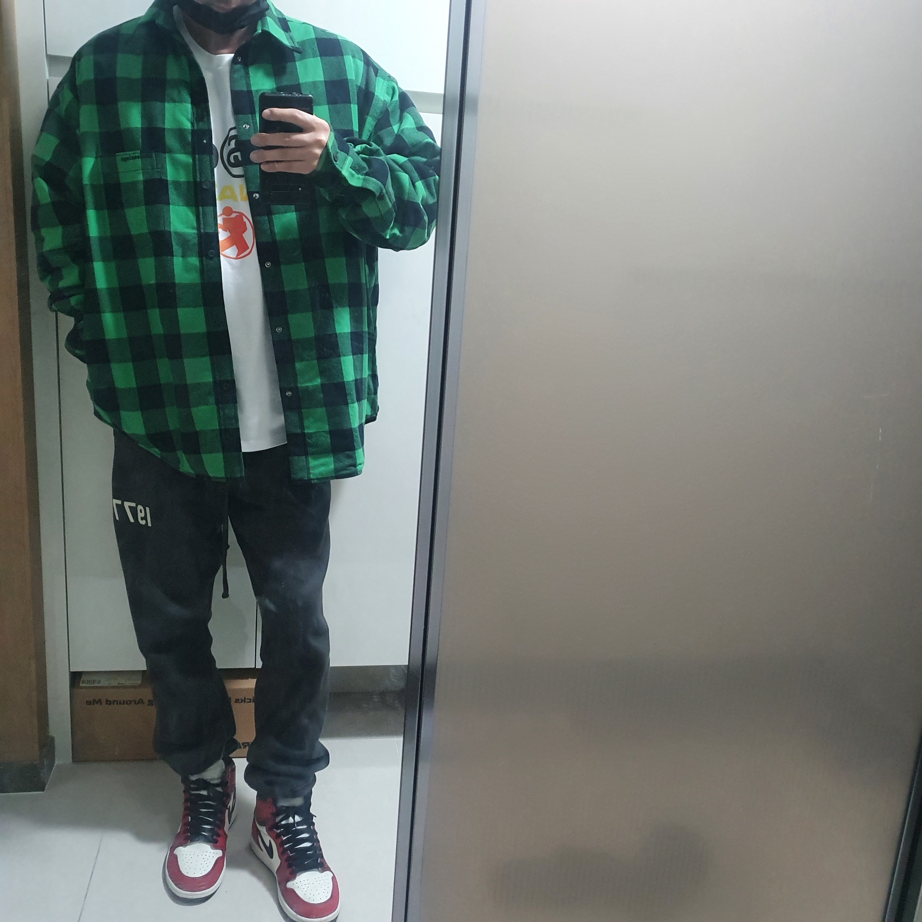 Jordan 1 Retro High OG Defiant SB LA to Chicago, Essentials 1977 Sweatpants Iron - 22SS 착용 스타일 - 2