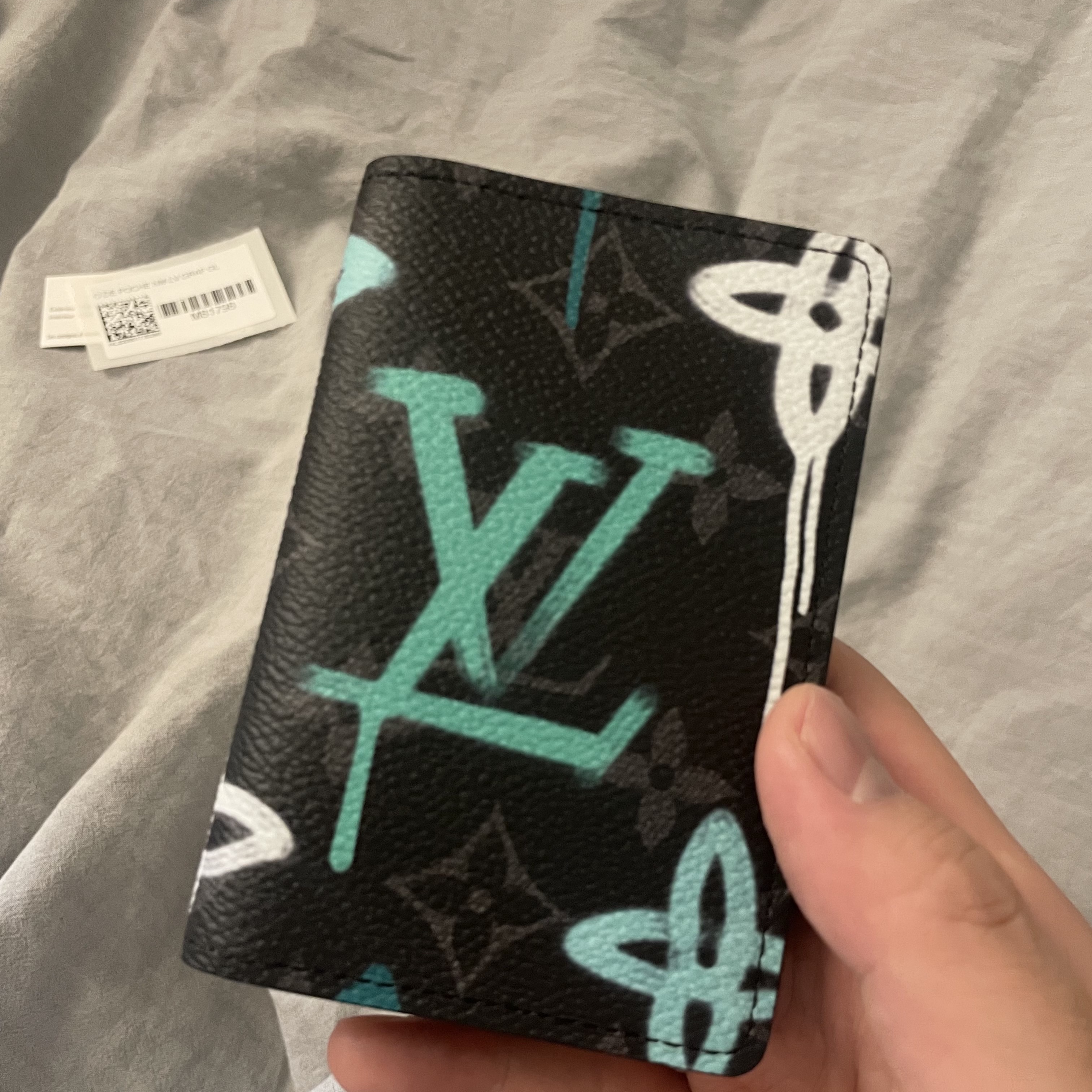 Louis Vuitton Pocket Organizer Green Lights 착용 스타일