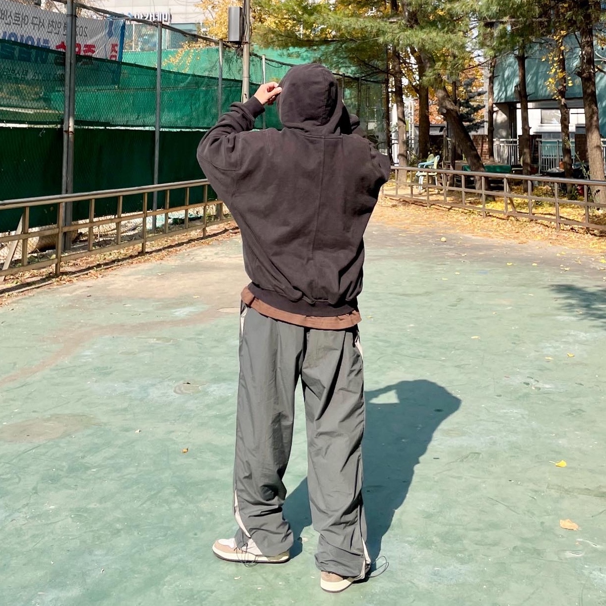 Jordan 1 x Travis Scott Retro High OG SP Mocha 착용 스타일 - 2