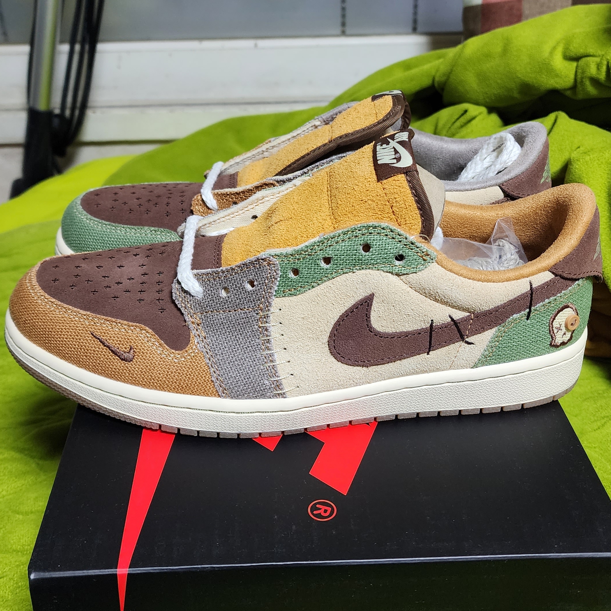 Jordan 1 x Zion Williamson Retro Low OG Flax and Oil Green 착용 스타일 - 2