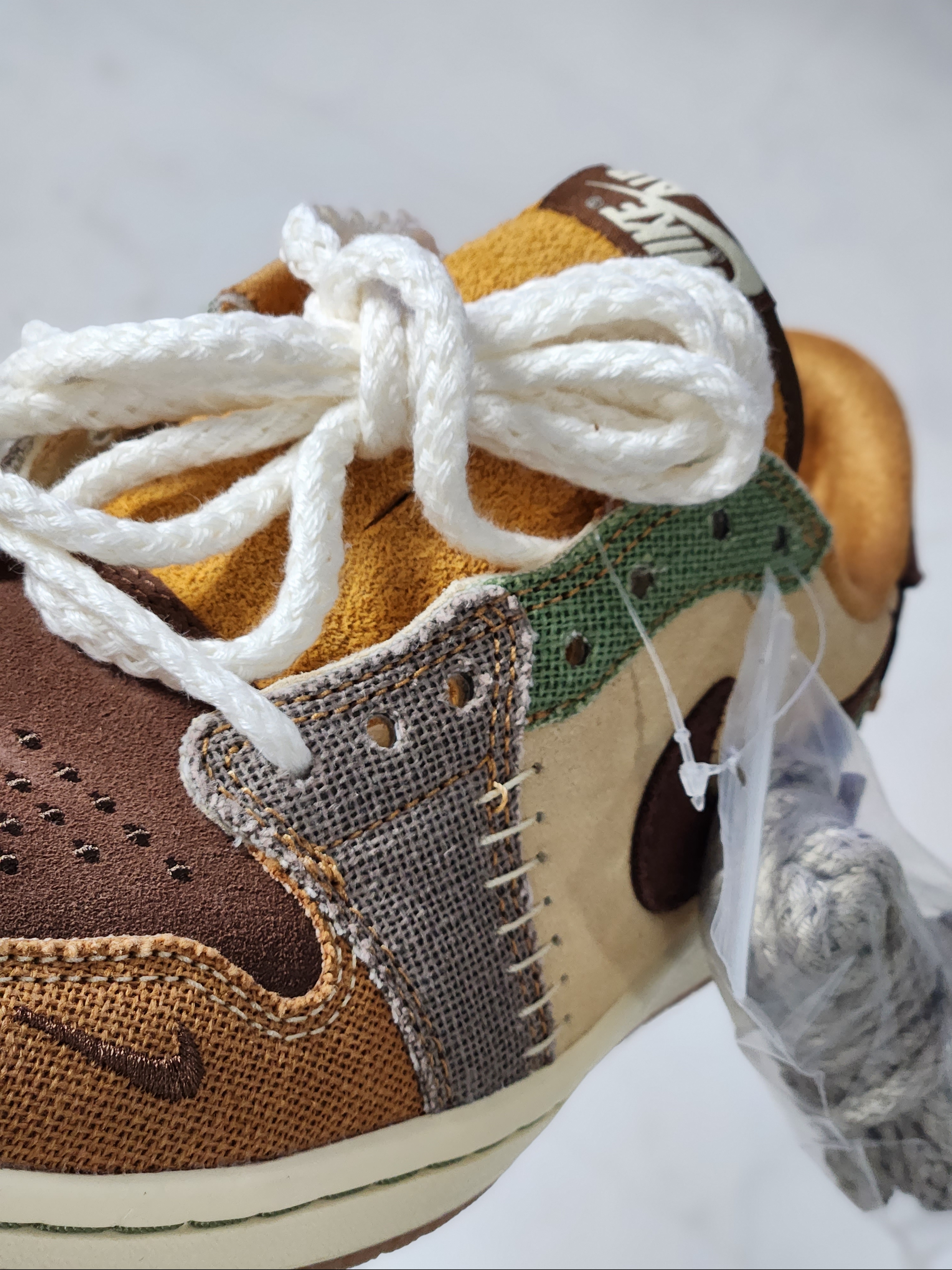 Jordan 1 x Zion Williamson Retro Low OG Flax and Oil Green 착용 스타일 - 2