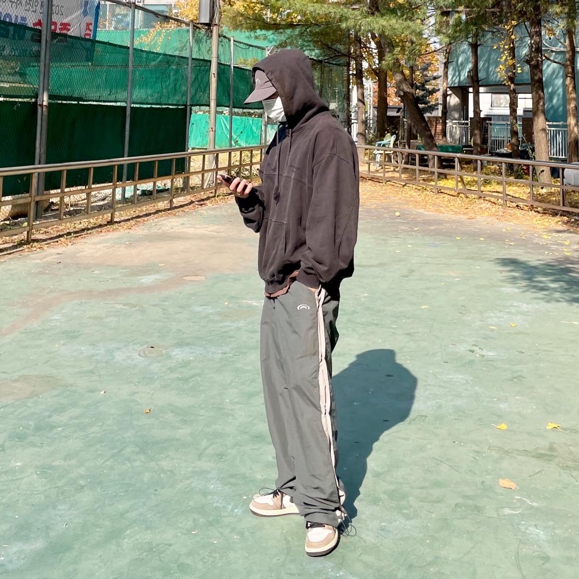 Jordan 1 x Travis Scott Retro High OG SP Mocha 착용 스타일 - 1