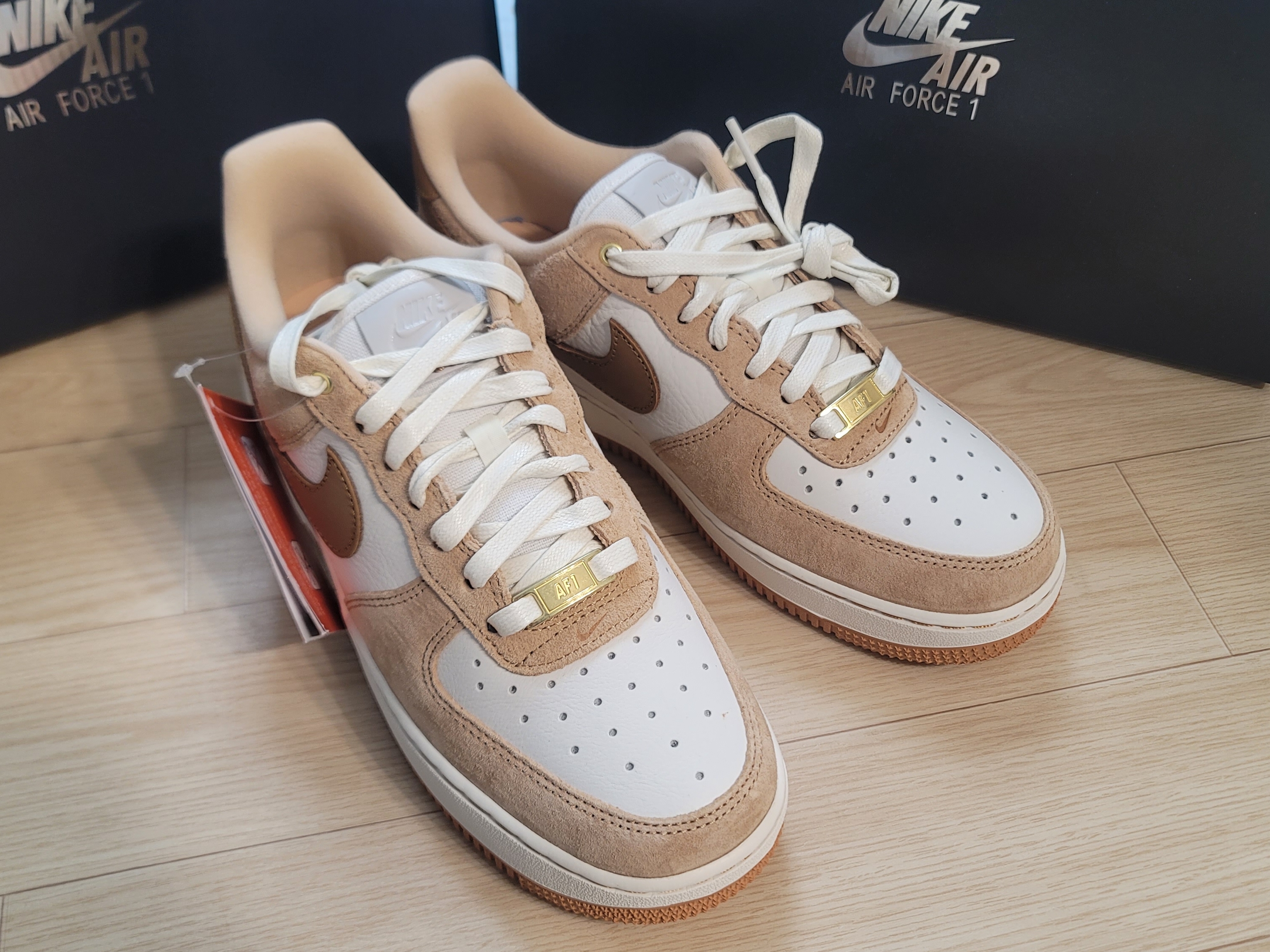 (W) Nike Air Force 1 LXX Flax, (W) Nike Air Force 1 Shadow White Atmosphere Mint 착용 스타일 - 2