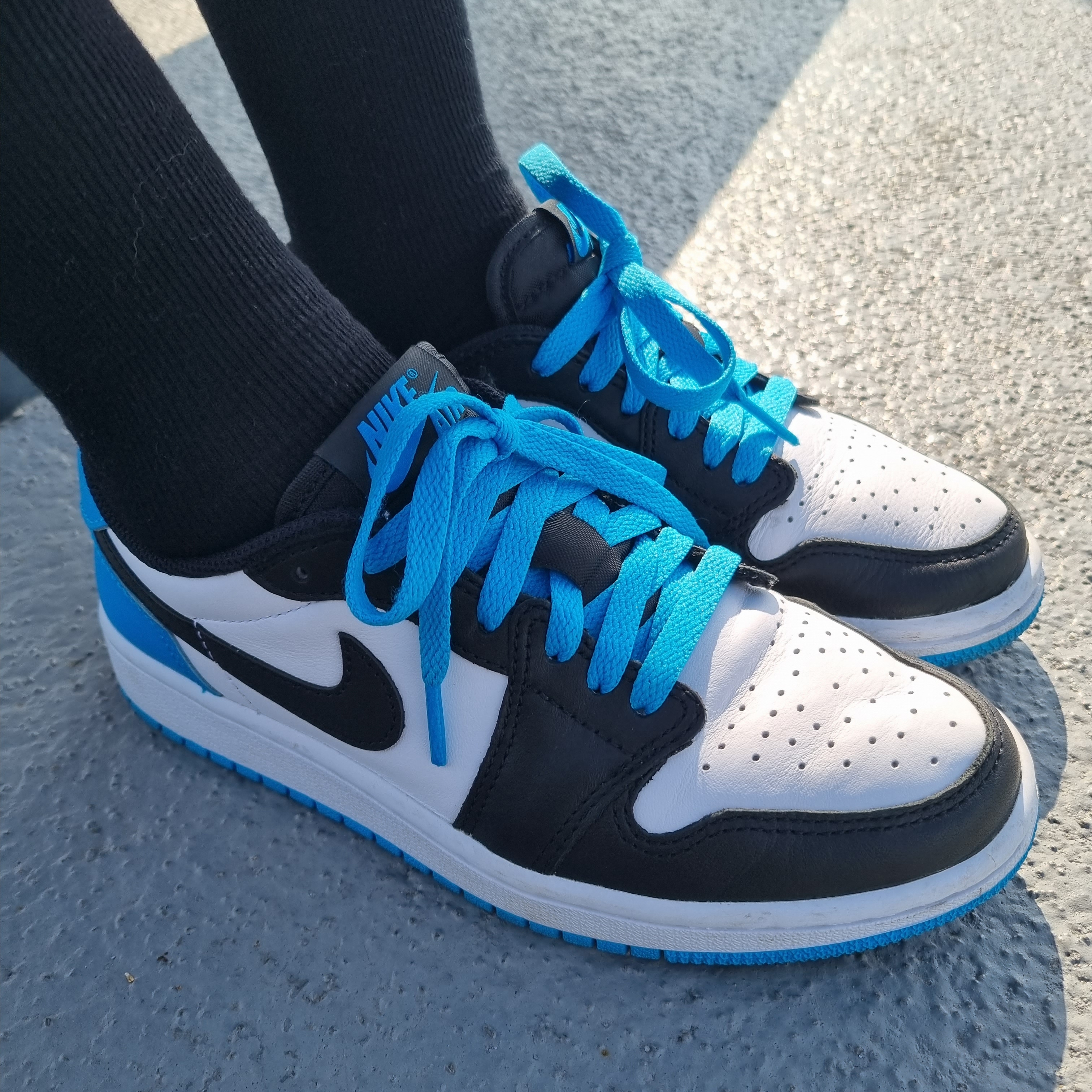 (W) Jordan 1 Retro Low OG Black and Dark Powder Blue 착용 스타일