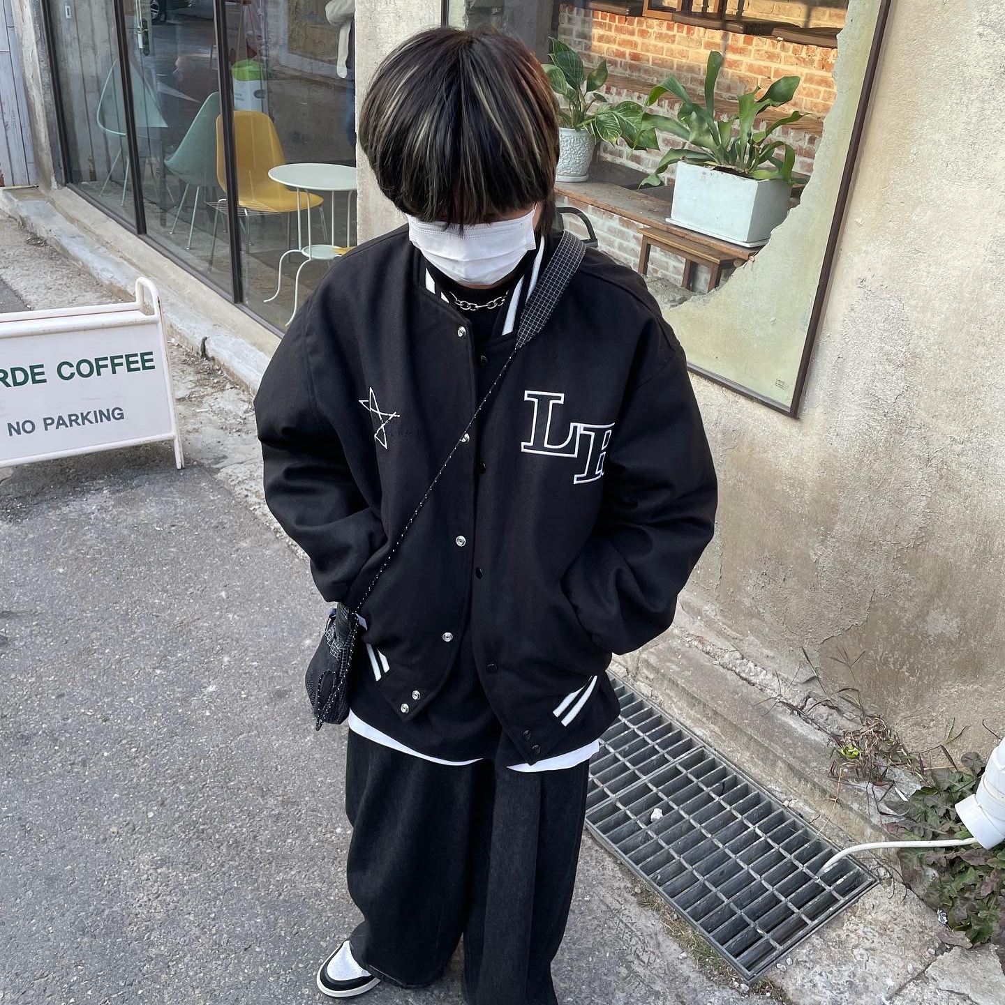 Jordan 1 Mid SE ASW Black 착용 스타일 - 2