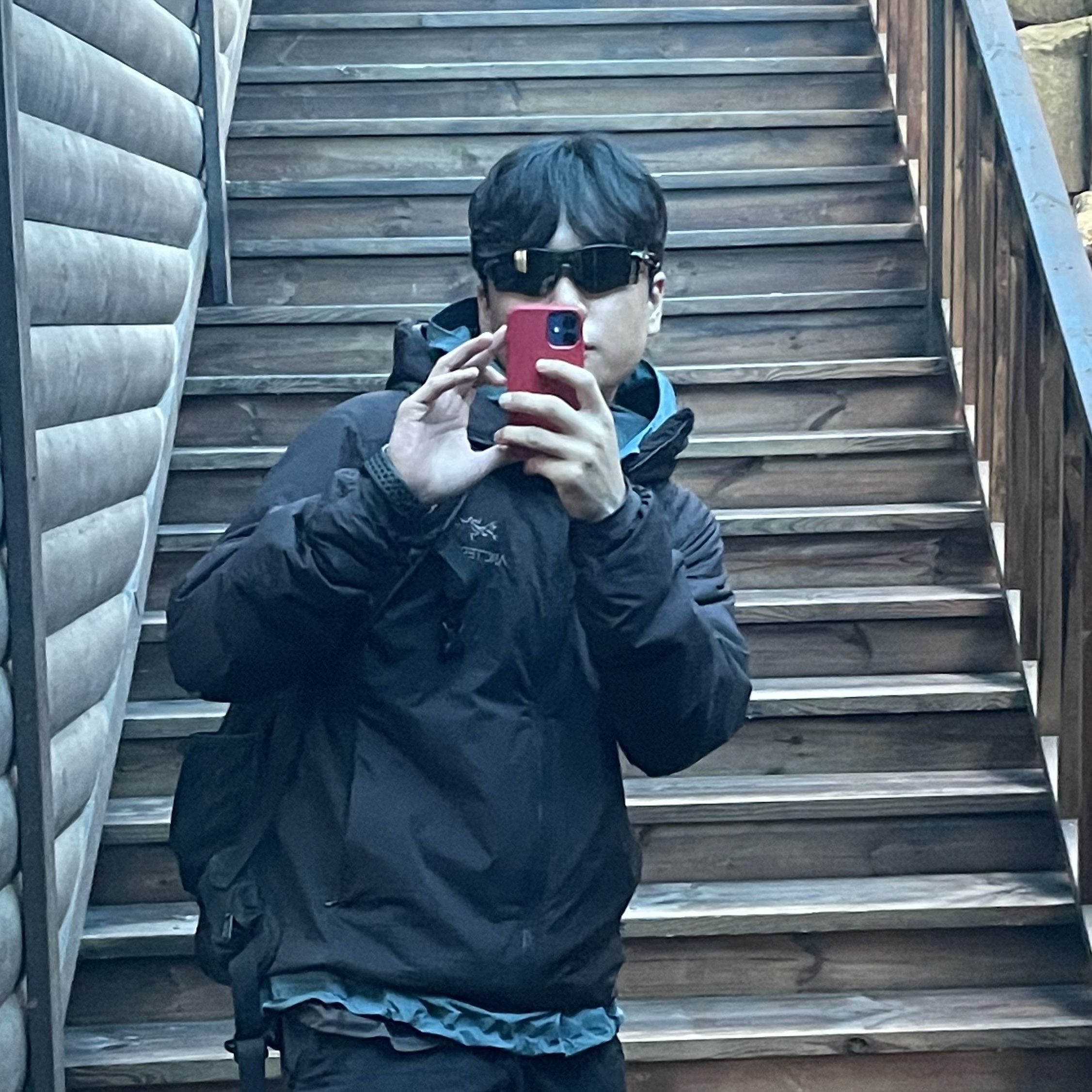 Arc'teryx Atom LT Hoody Black, Oakley RadaLock Path Polished Black Frame Prizm Black Lenses Low Bridge Fit 착용 스타일