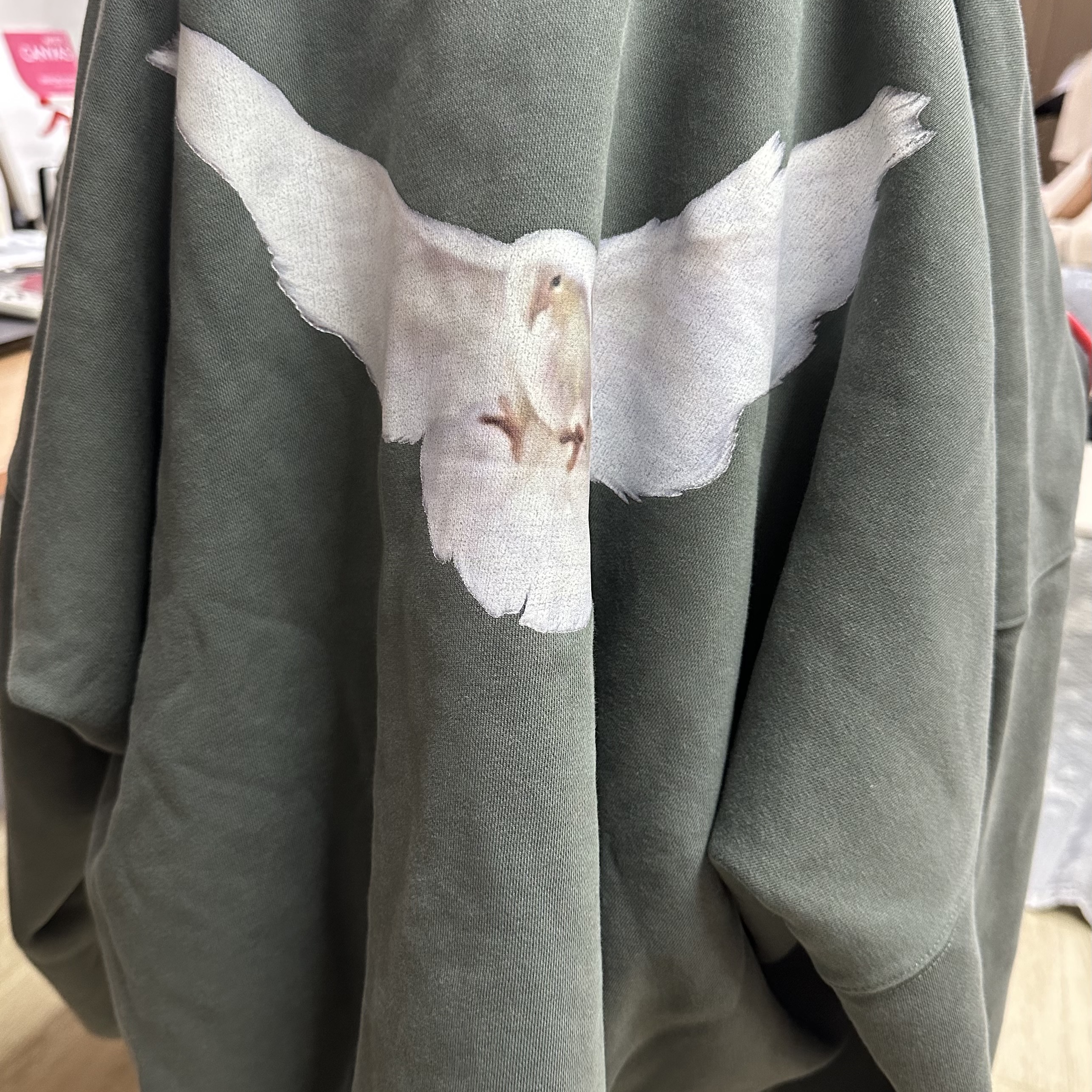 Yeezy Gap Engineered By Balenciaga Dove Hoodie Dark Green 착용 스타일