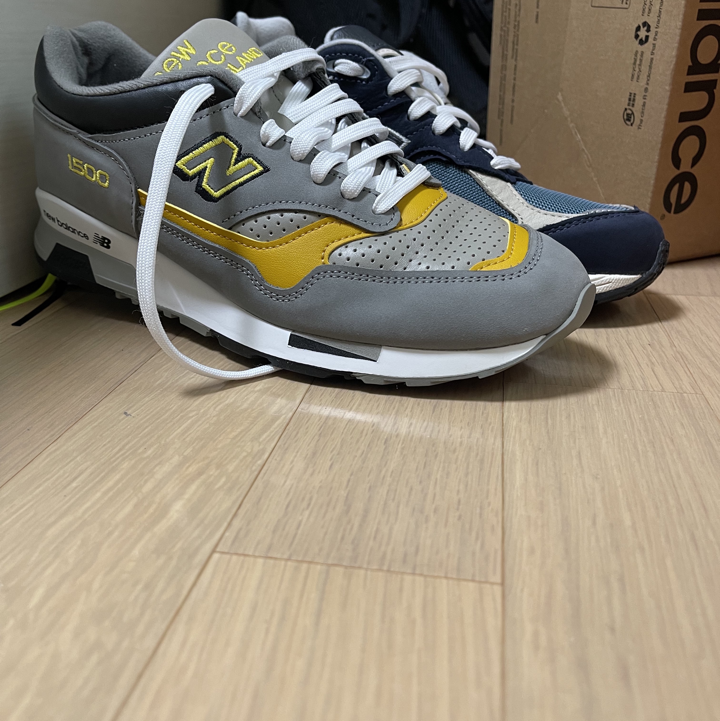 New Balance 1500 Made in UK Grey Yellow, New Balance 2002R Dark Navy 착용 스타일