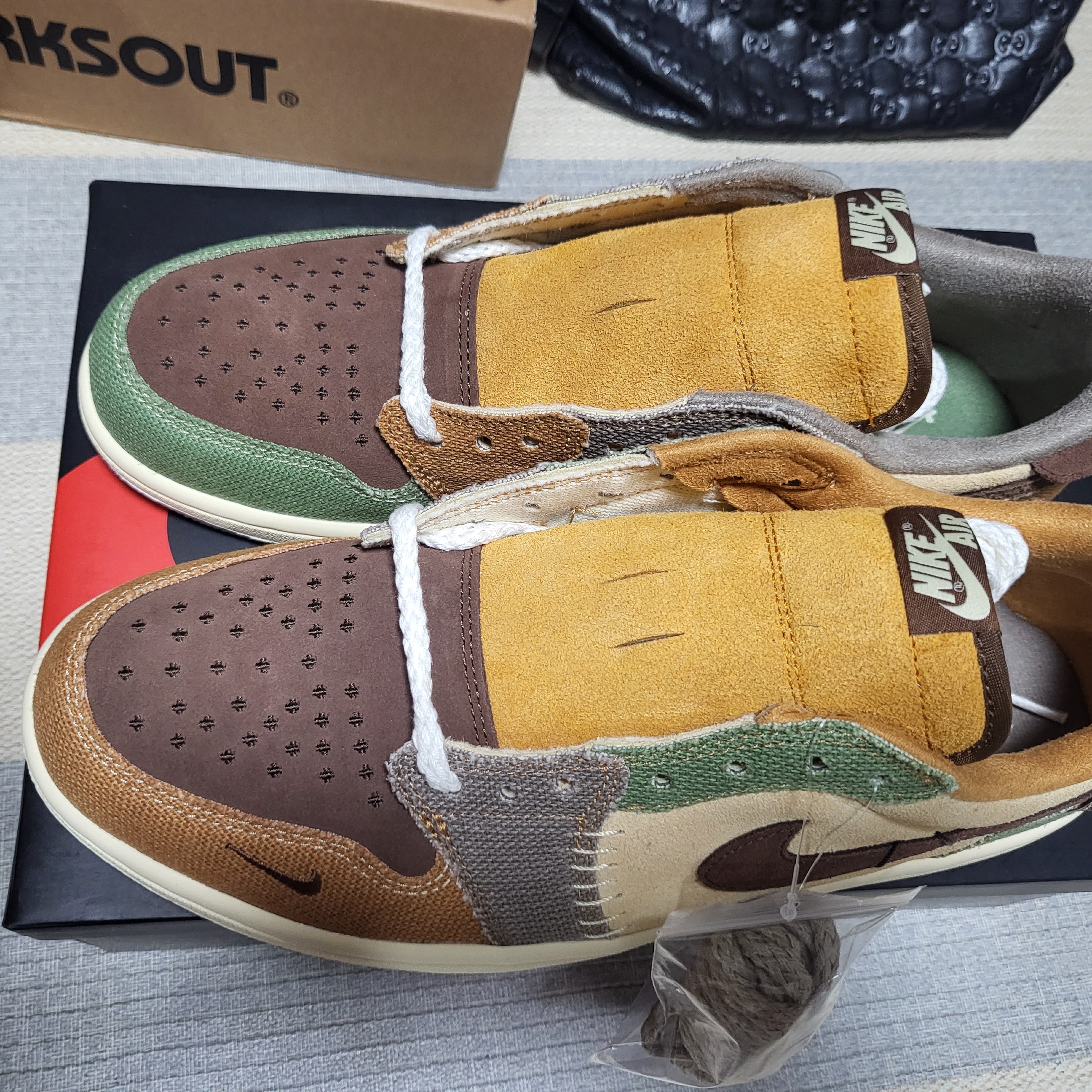 Jordan 1 x Zion Williamson Retro Low OG Flax and Oil Green 착용 스타일 - 3