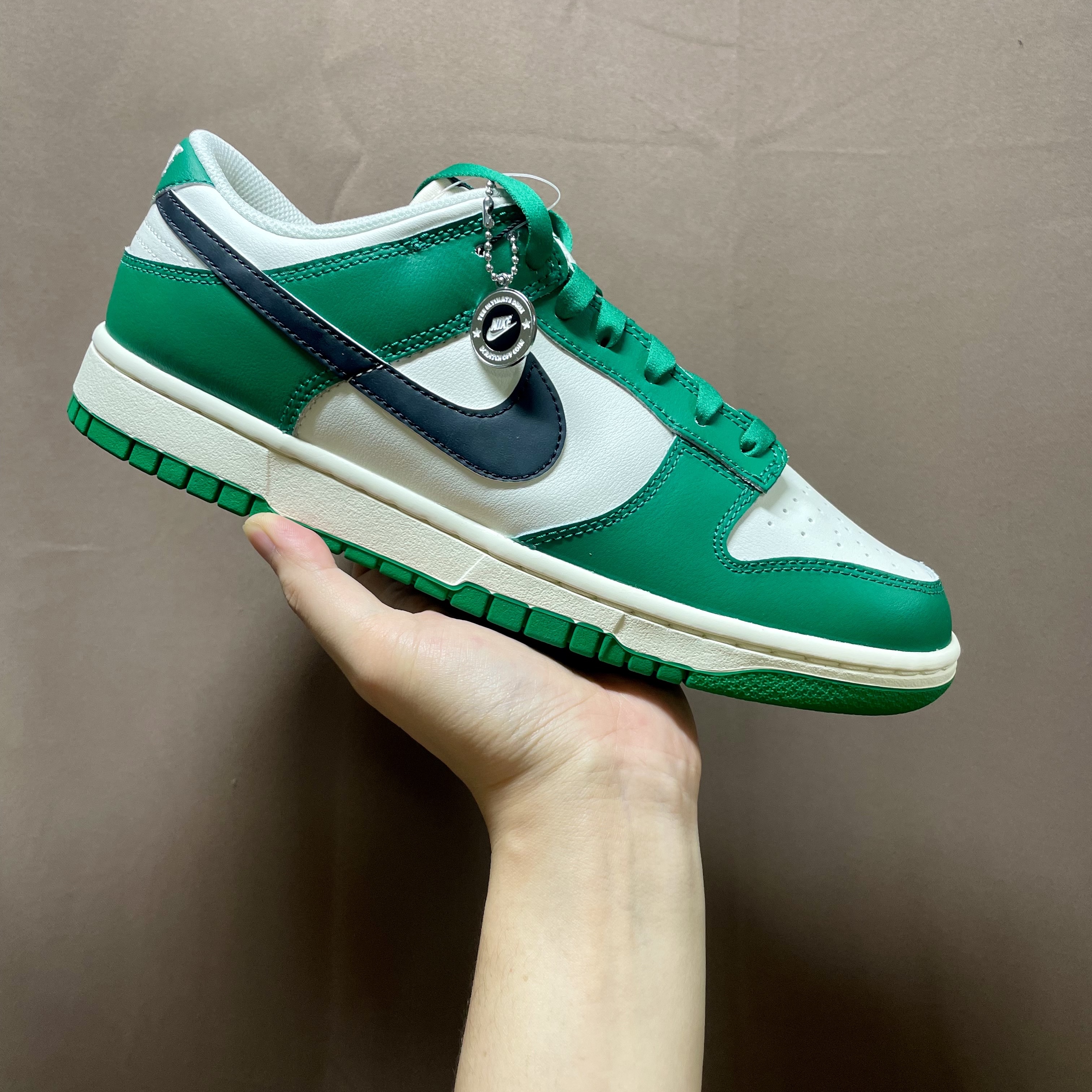 Nike Dunk Low Retro SE Jackpot Malachite 착용 스타일