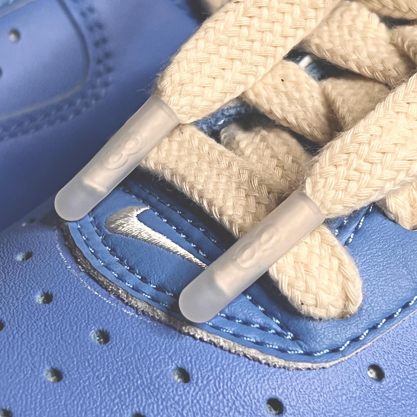 Nike Air Force 1 Low Retro Color of the Month University Blue 착용 스타일 - 3