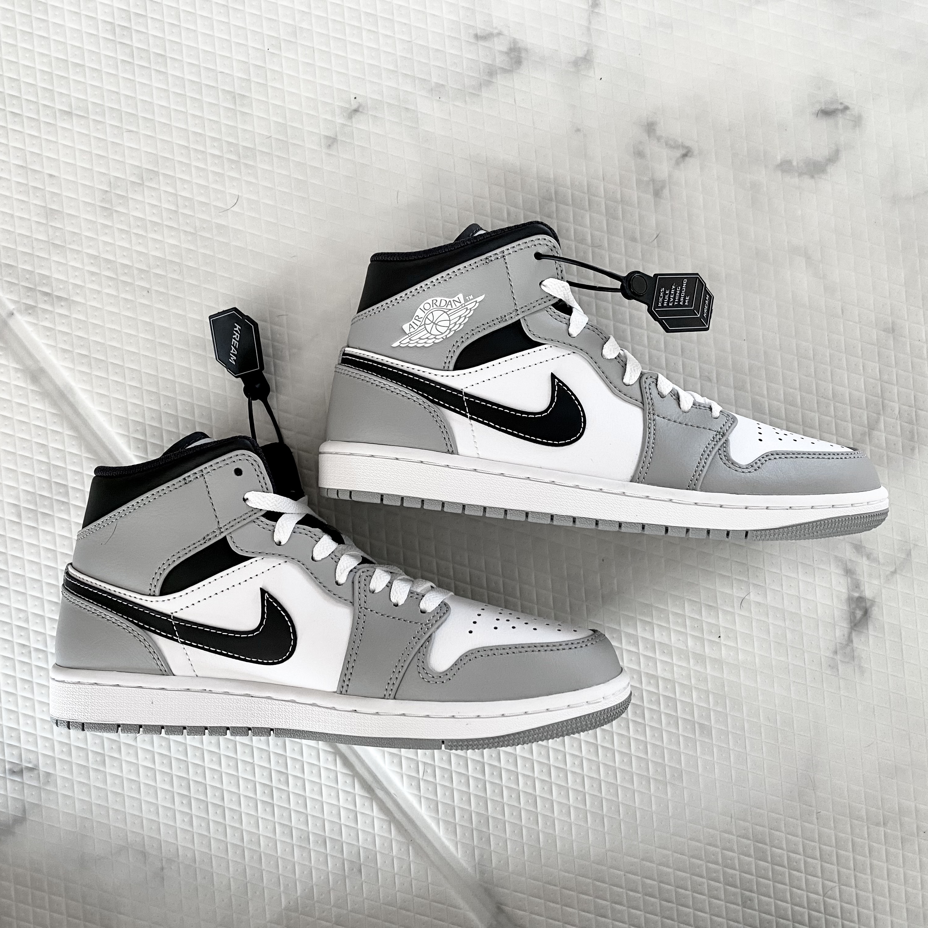 Jordan 1 Mid Light Smoke Grey Anthracite 착용 스타일 - 1