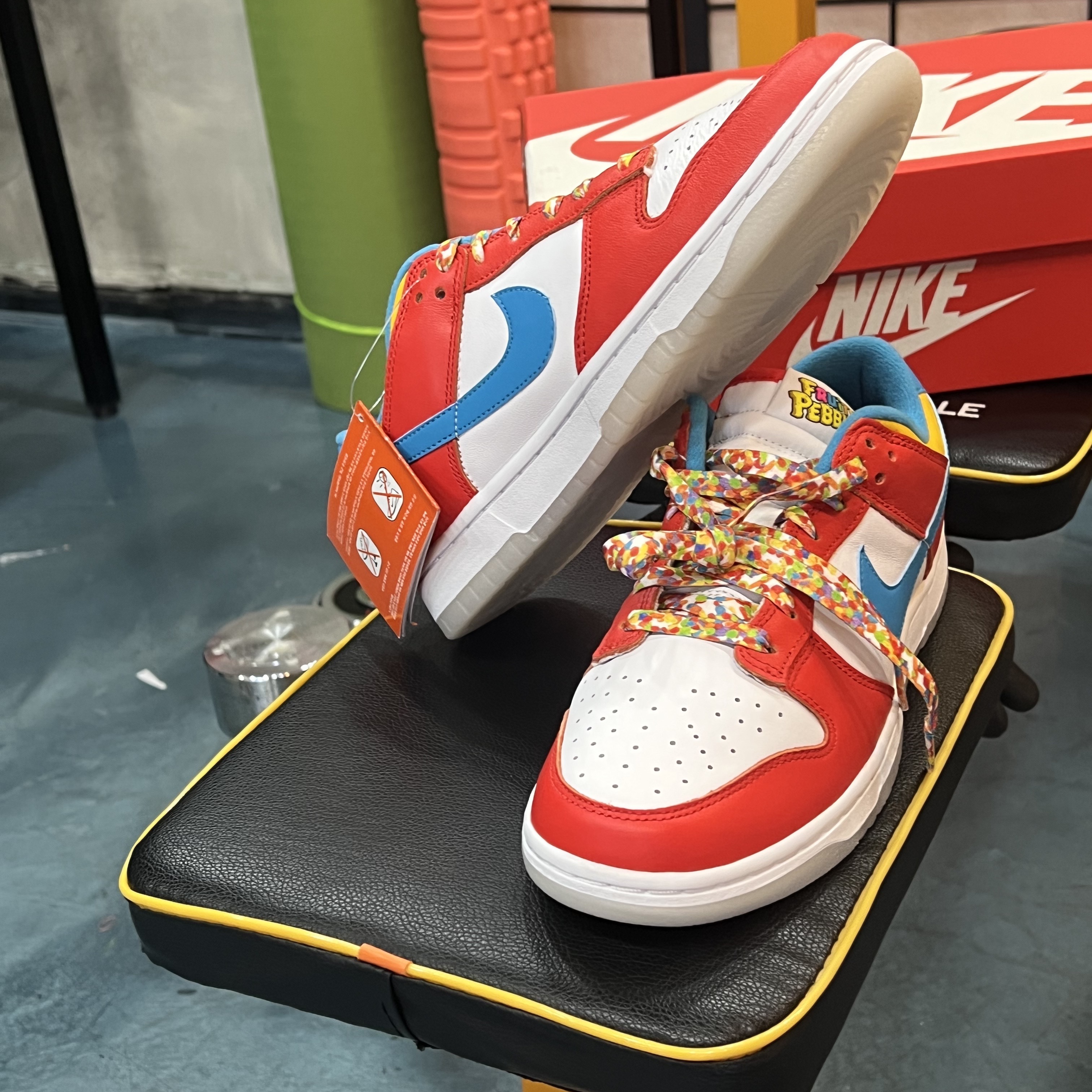 Nike x LeBron James x Fruity Pebbles Dunk Low QS Habanero Red 착용 스타일 - 1