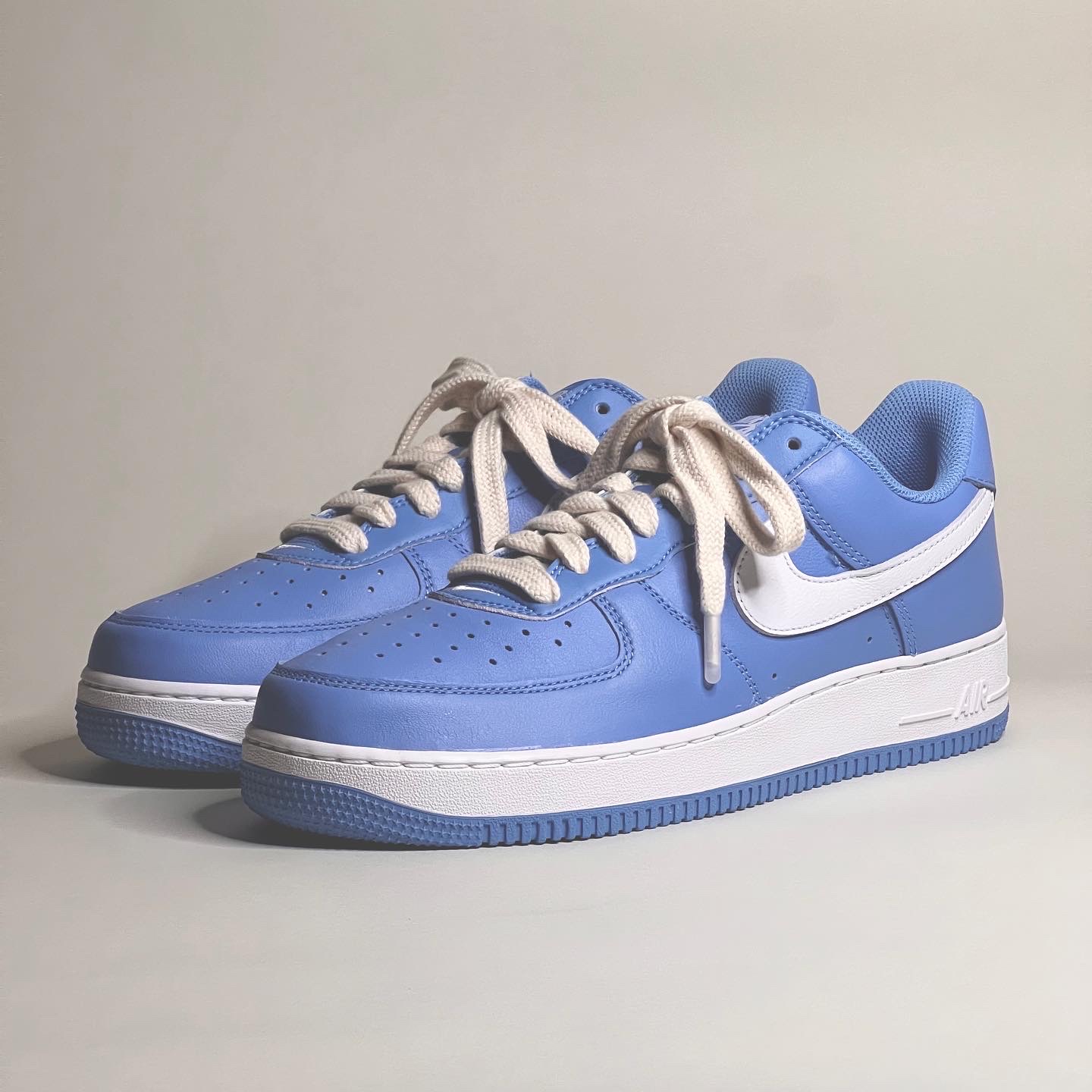 Nike Air Force 1 Low Retro Color of the Month University Blue 착용 스타일 - 2