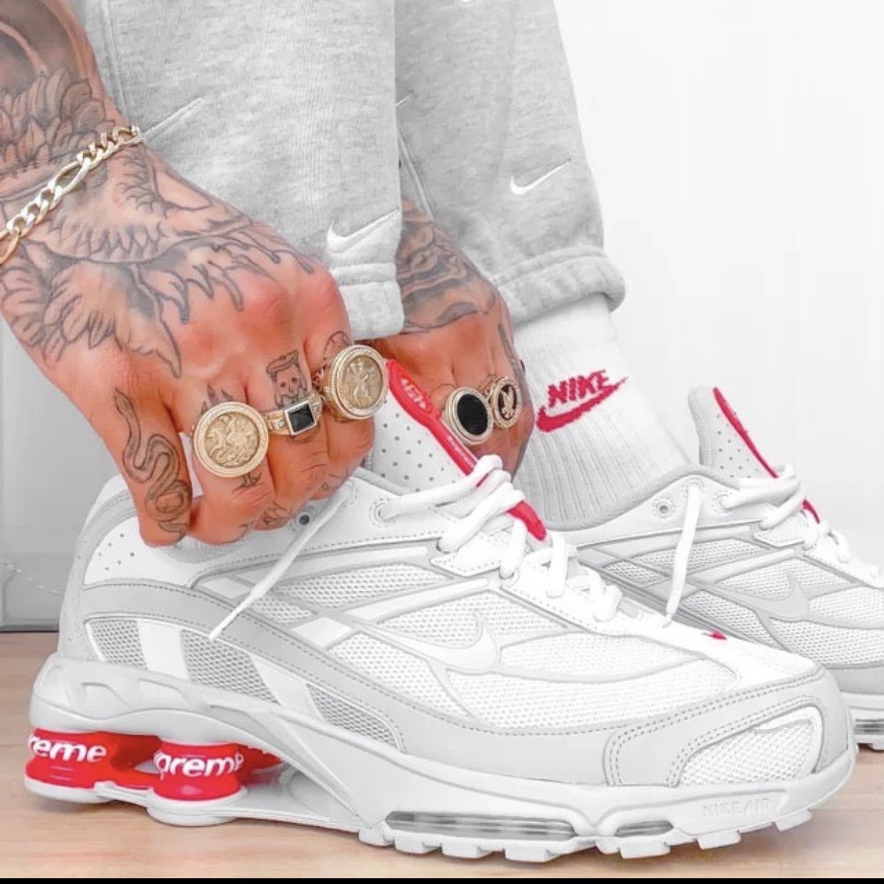 Nike x Supreme Shox Ride 2 SP White 착용 스타일 - 1