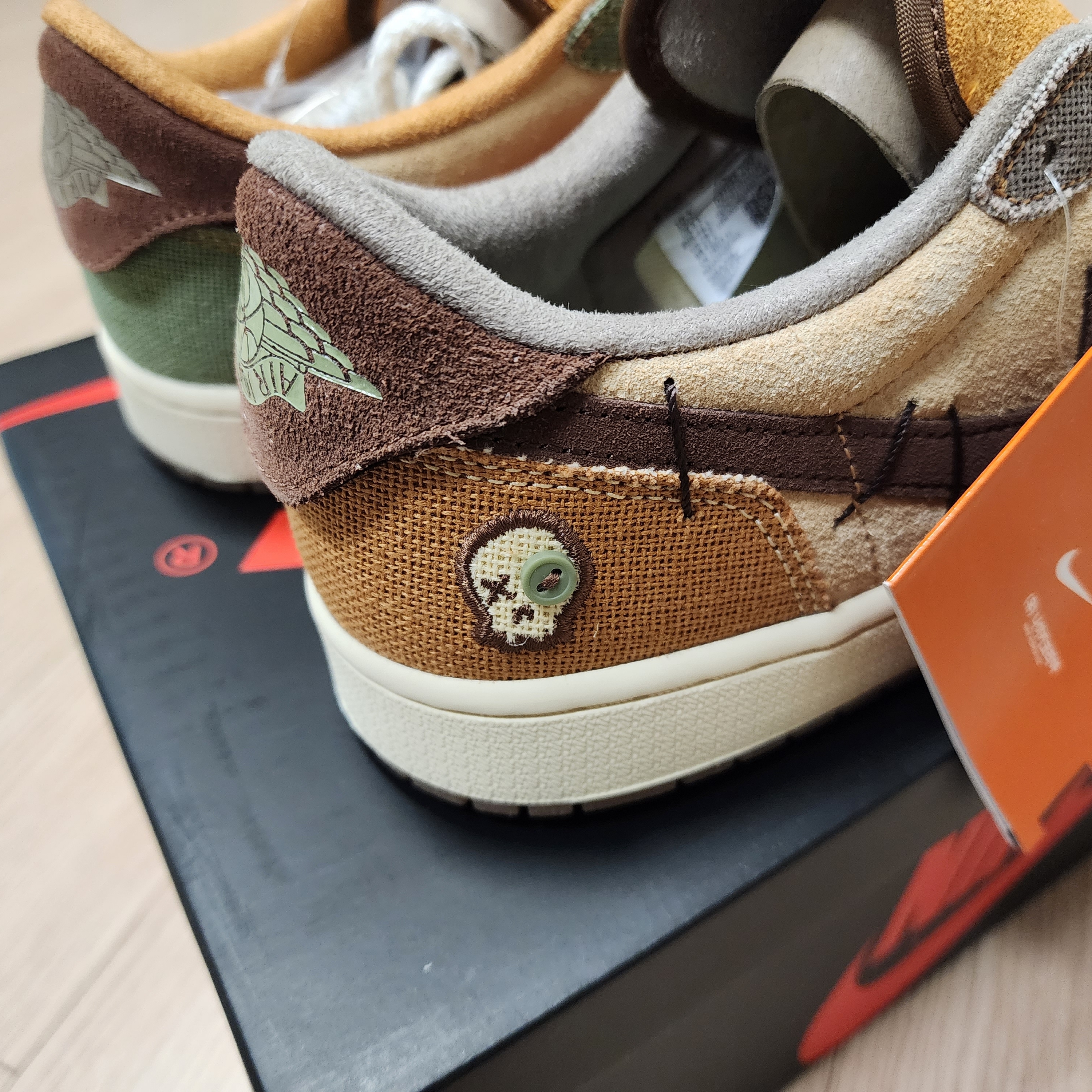 Jordan 1 x Zion Williamson Retro Low OG Flax and Oil Green 착용 스타일 - 4